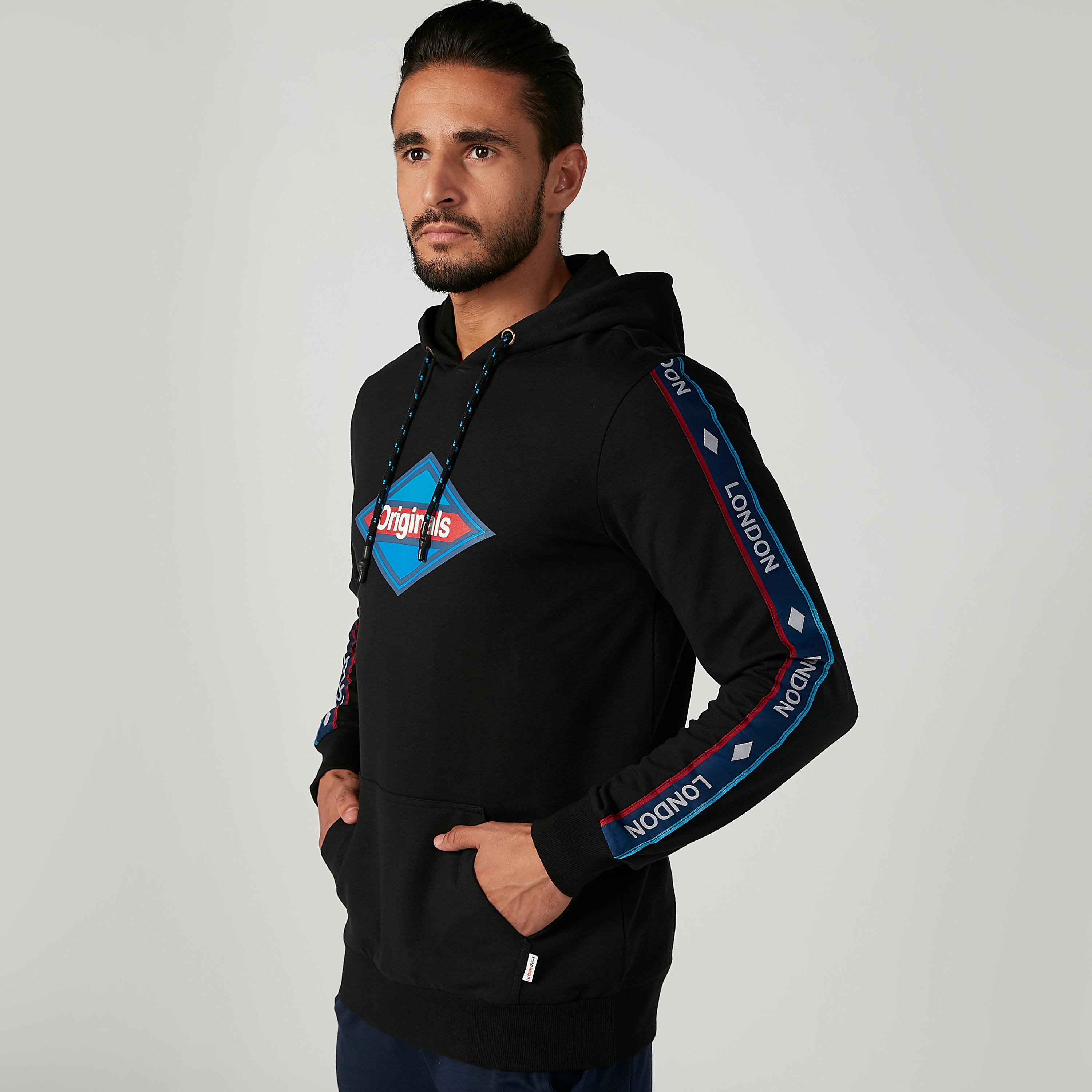سويت شيرت مستدام بطبعات وقبعة وحواف مضلعة -men-winterwear-hoodiesandsweatshirts-image-4