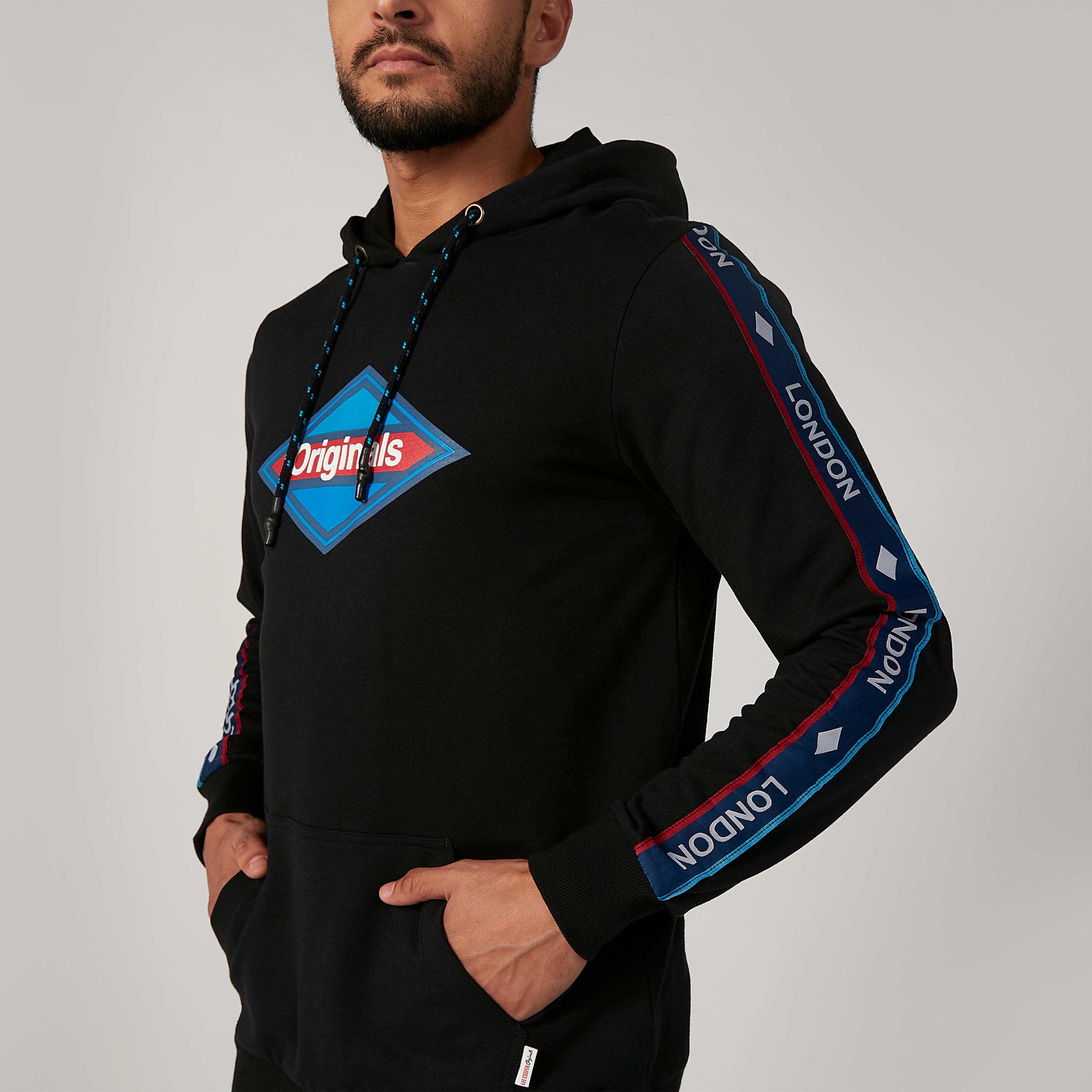 سويت شيرت مستدام بطبعات وقبعة وحواف مضلعة -men-winterwear-hoodiesandsweatshirts-image-1