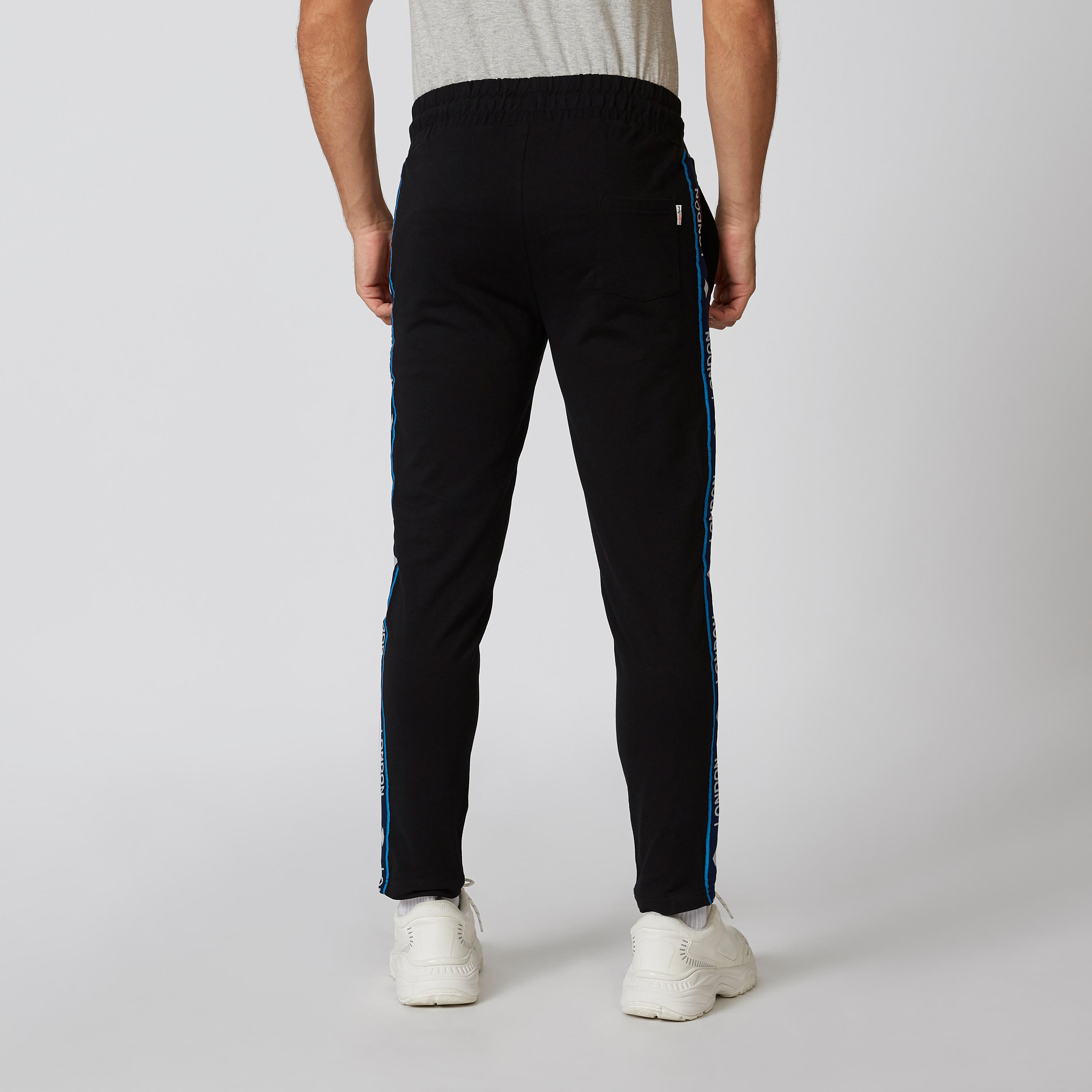 بنطلون رياضي بخصر منخفض وجيوب وطبعات-men-clothing-bottoms-trousersandchinos-trousers-image-3