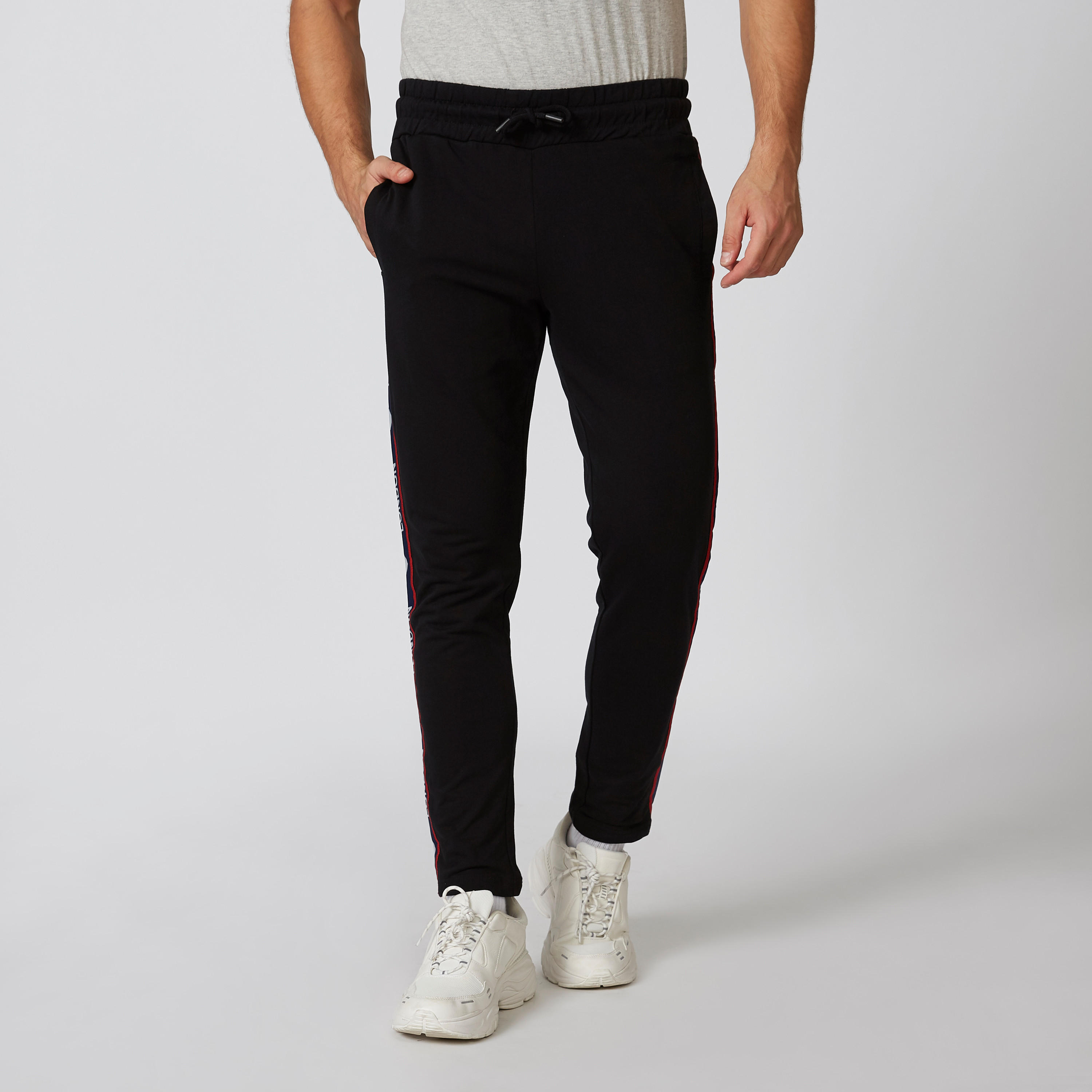 بنطلون رياضي بخصر منخفض وجيوب وطبعات-men-clothing-bottoms-trousersandchinos-trousers-image-4