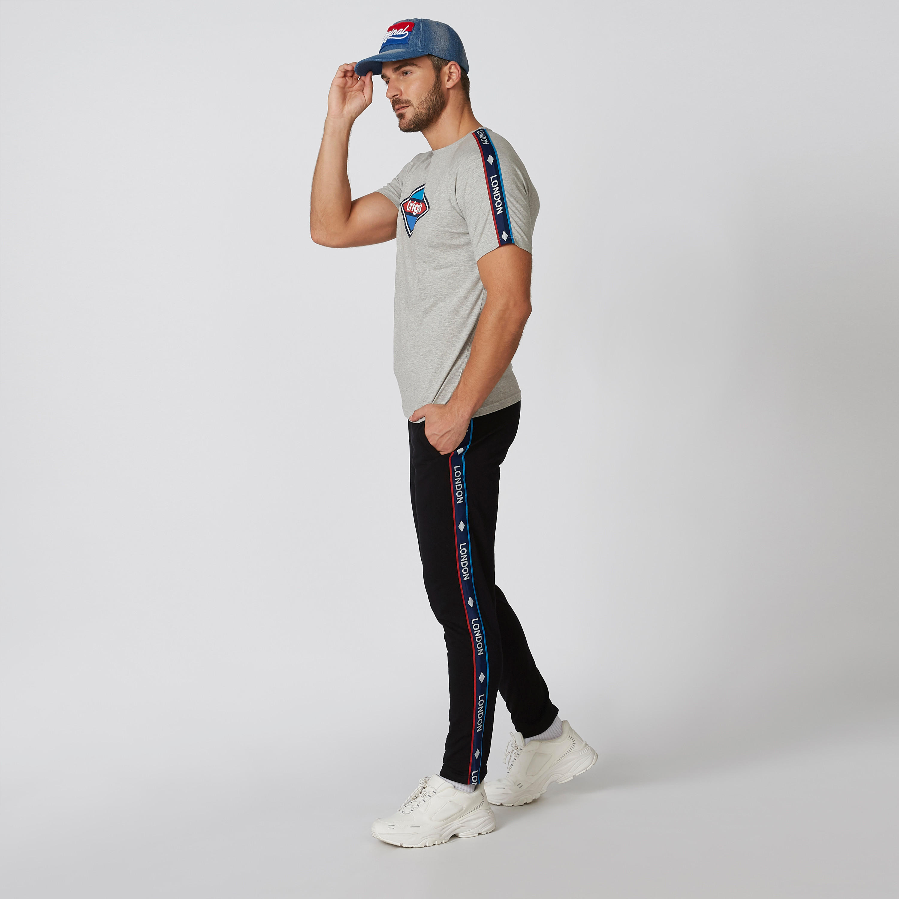 بنطلون رياضي بخصر منخفض وجيوب وطبعات-men-clothing-bottoms-trousersandchinos-trousers-image-2