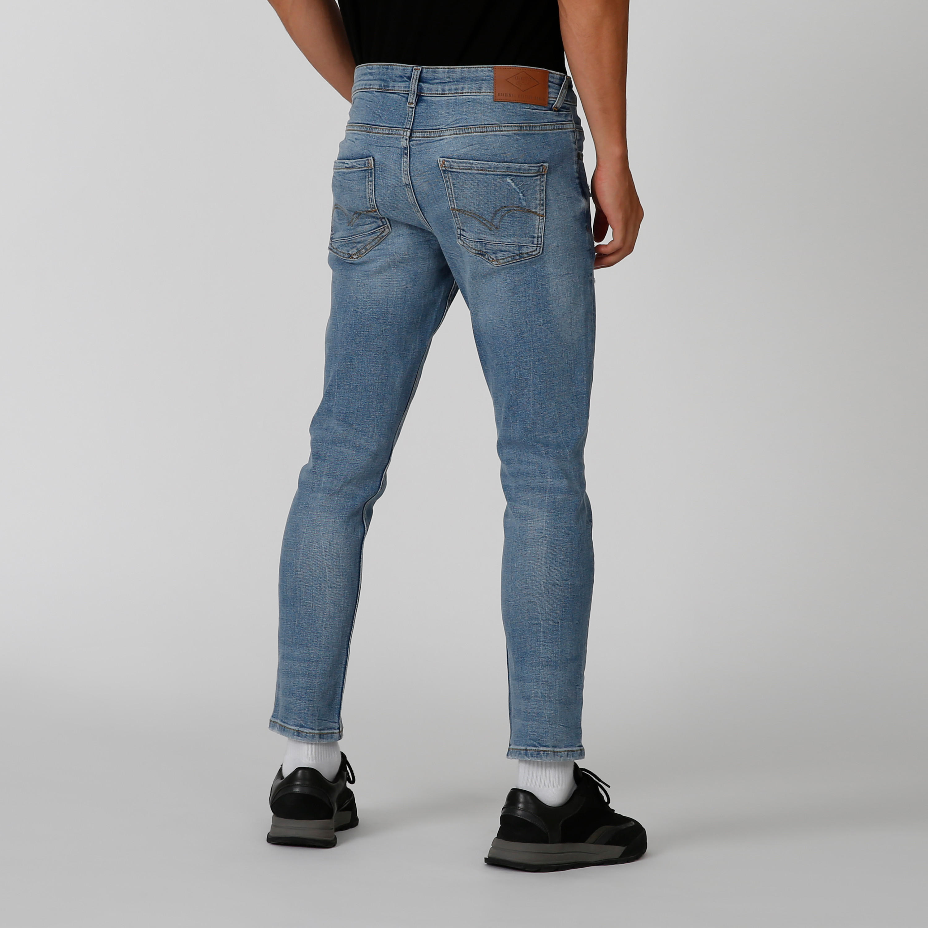 بنطلون جينز مستدام سكيني ممزّق بخصر متوسط الارتفاع وجيوب -men-clothing-bottoms-jeans-image-3