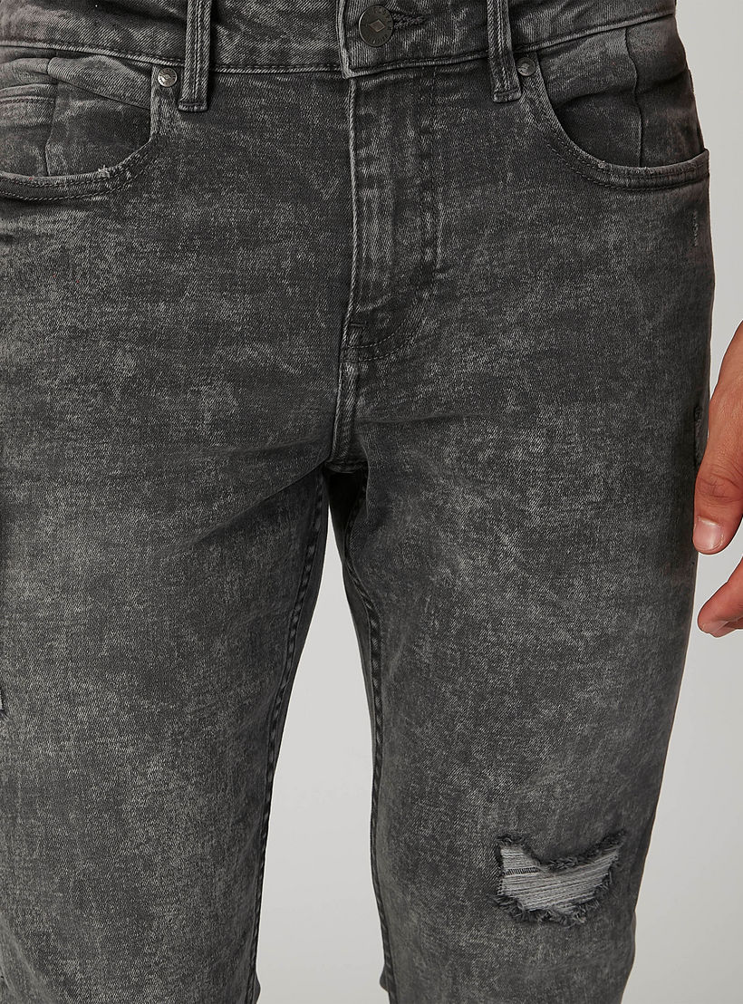 بنطلون جينز مستدام سكيني ممزّق بخصر متوسط الارتفاع وجيوب -men-clothing-bottoms-jeans-image-4
