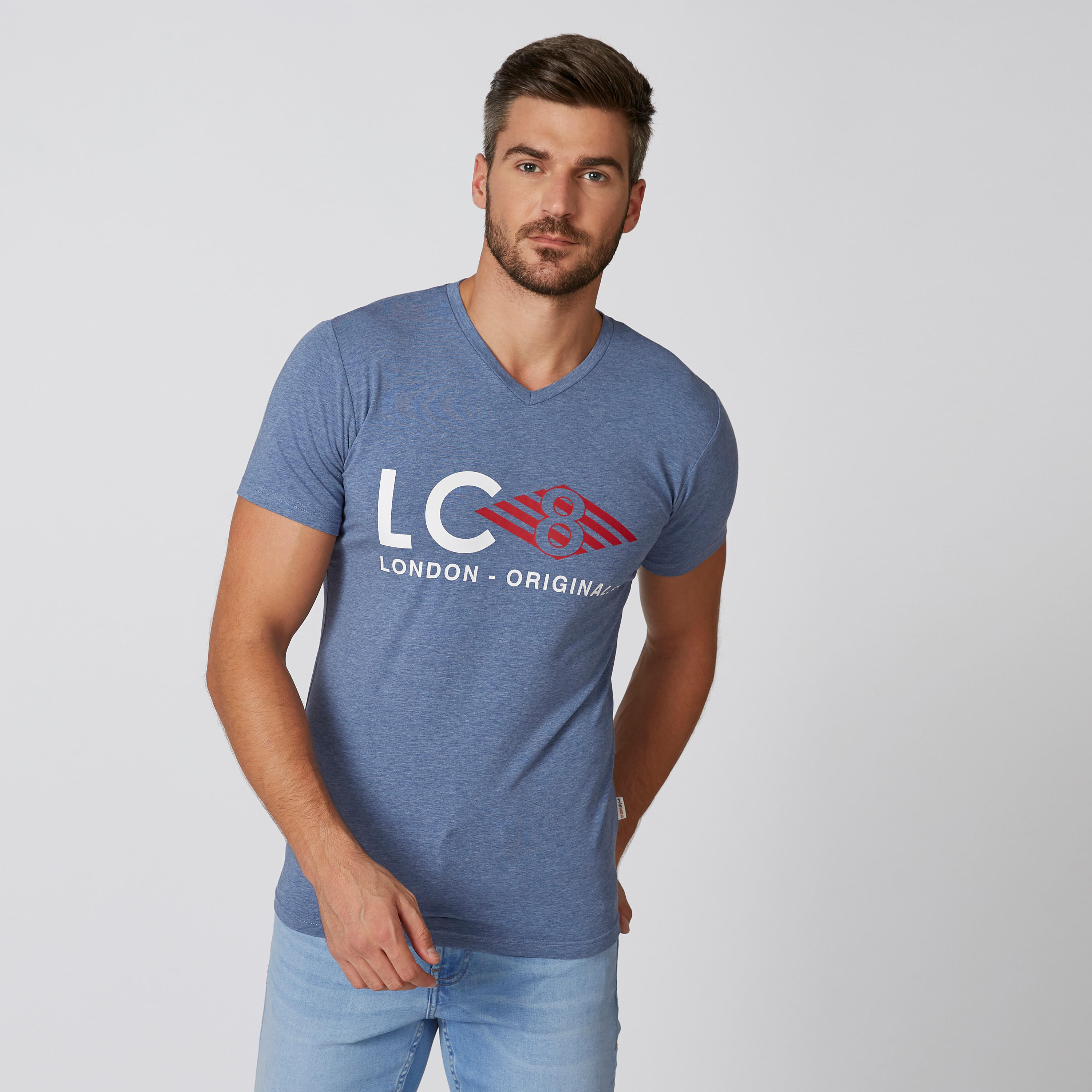 تيشيرت بياقة V وأكمام قصيرة وطبعات من لي كوبر-men-clothing-tshirtsandpolos-tshirts-image-1