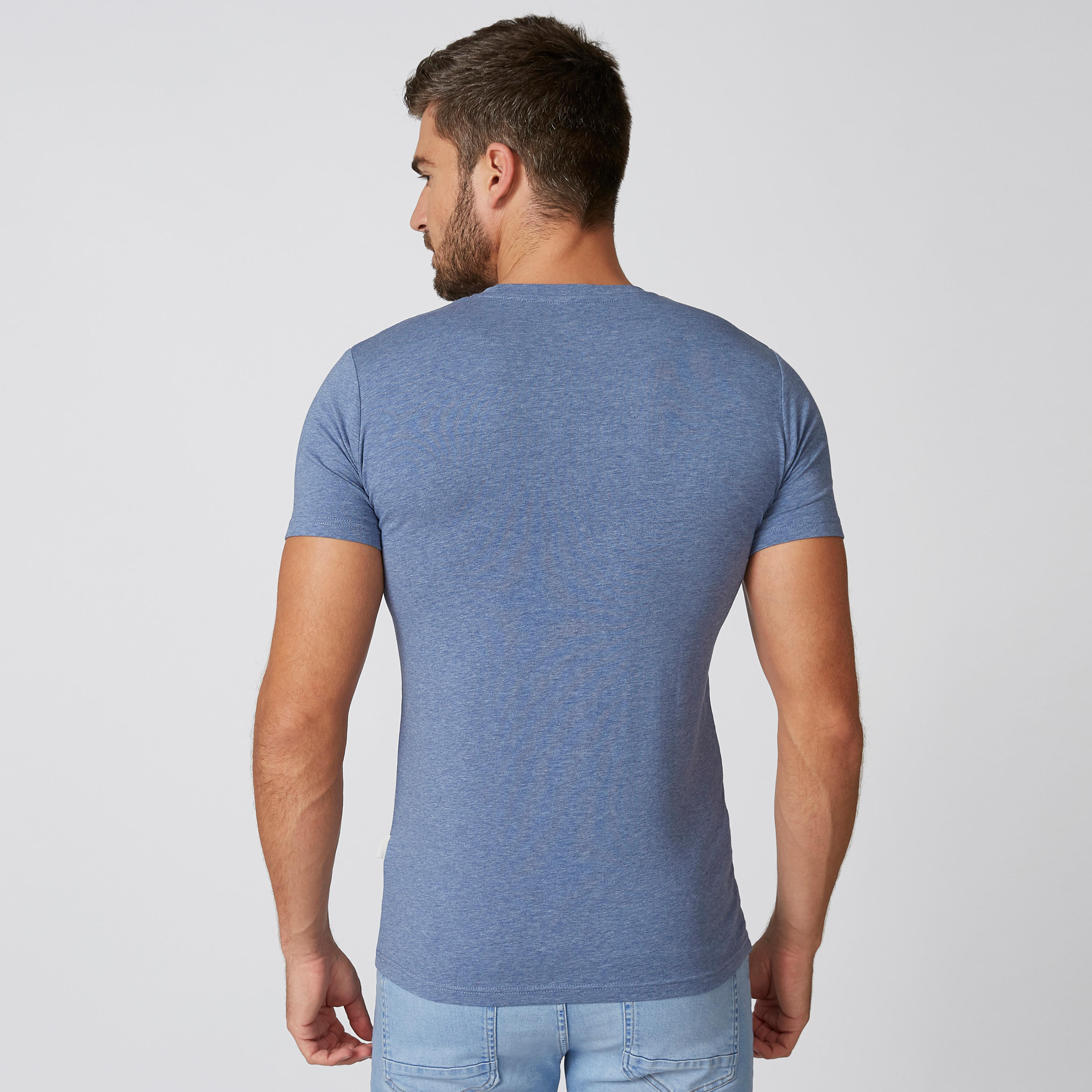 تيشيرت بياقة V وأكمام قصيرة وطبعات من لي كوبر-men-clothing-tshirtsandpolos-tshirts-image-2