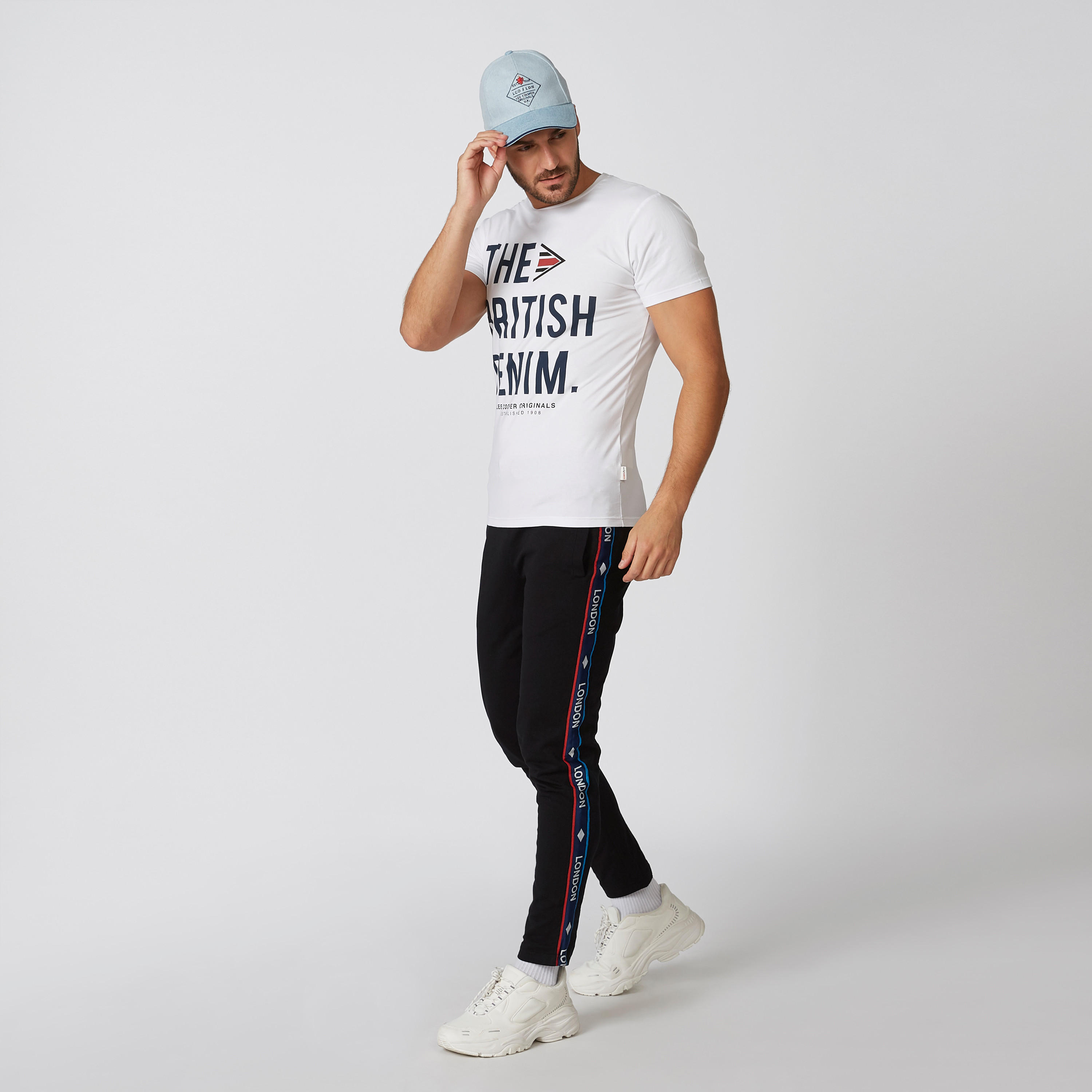 تيشيرت بياقة مستديرة وأكمام قصيرة وطبعات من لي كوبر-men-clothing-tshirtsandpolos-tshirts-image-1
