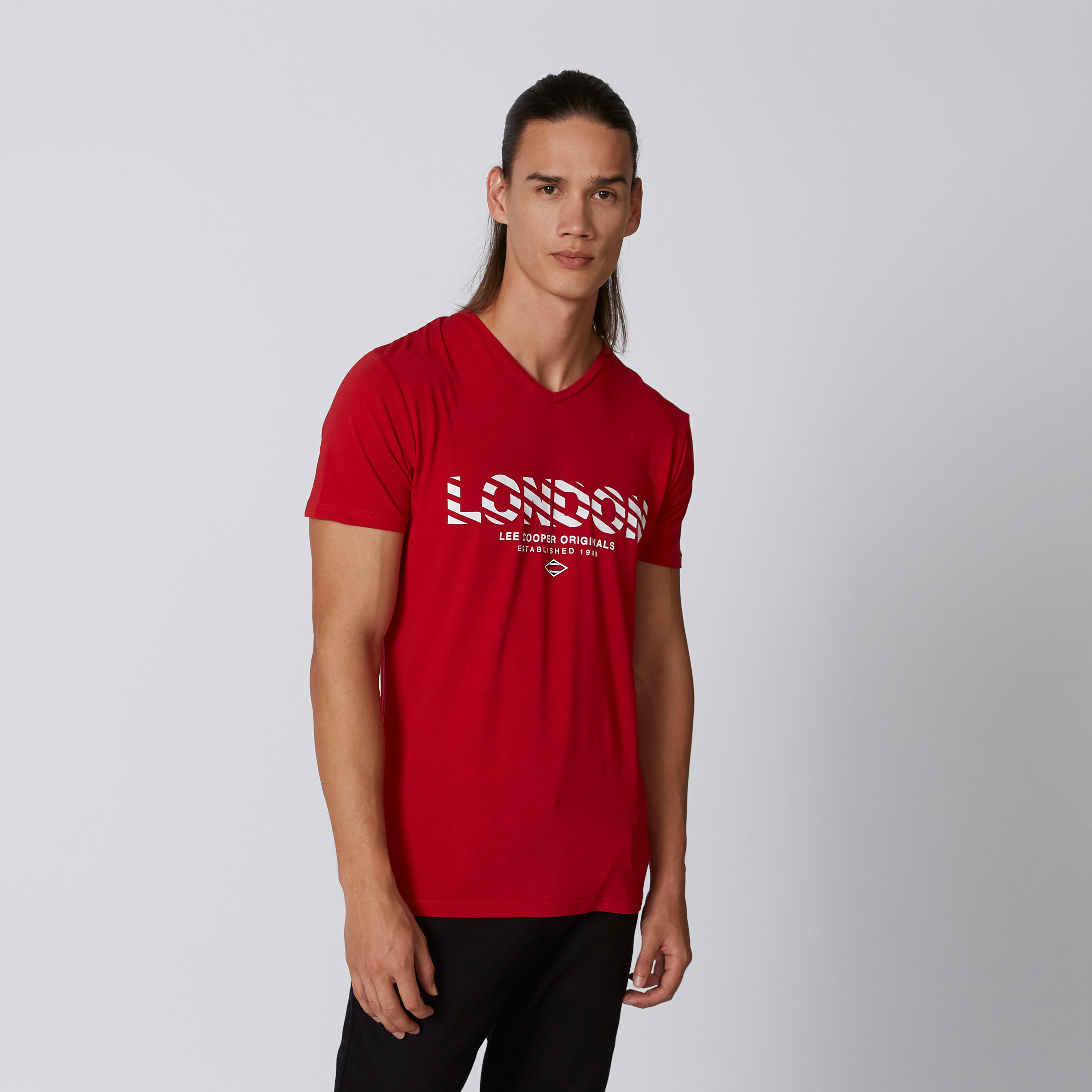 تيشيرت بياقة V وأكمام قصيرة وطبعات من لي كوبر-men-clothing-tshirtsandpolos-tshirts-image-1