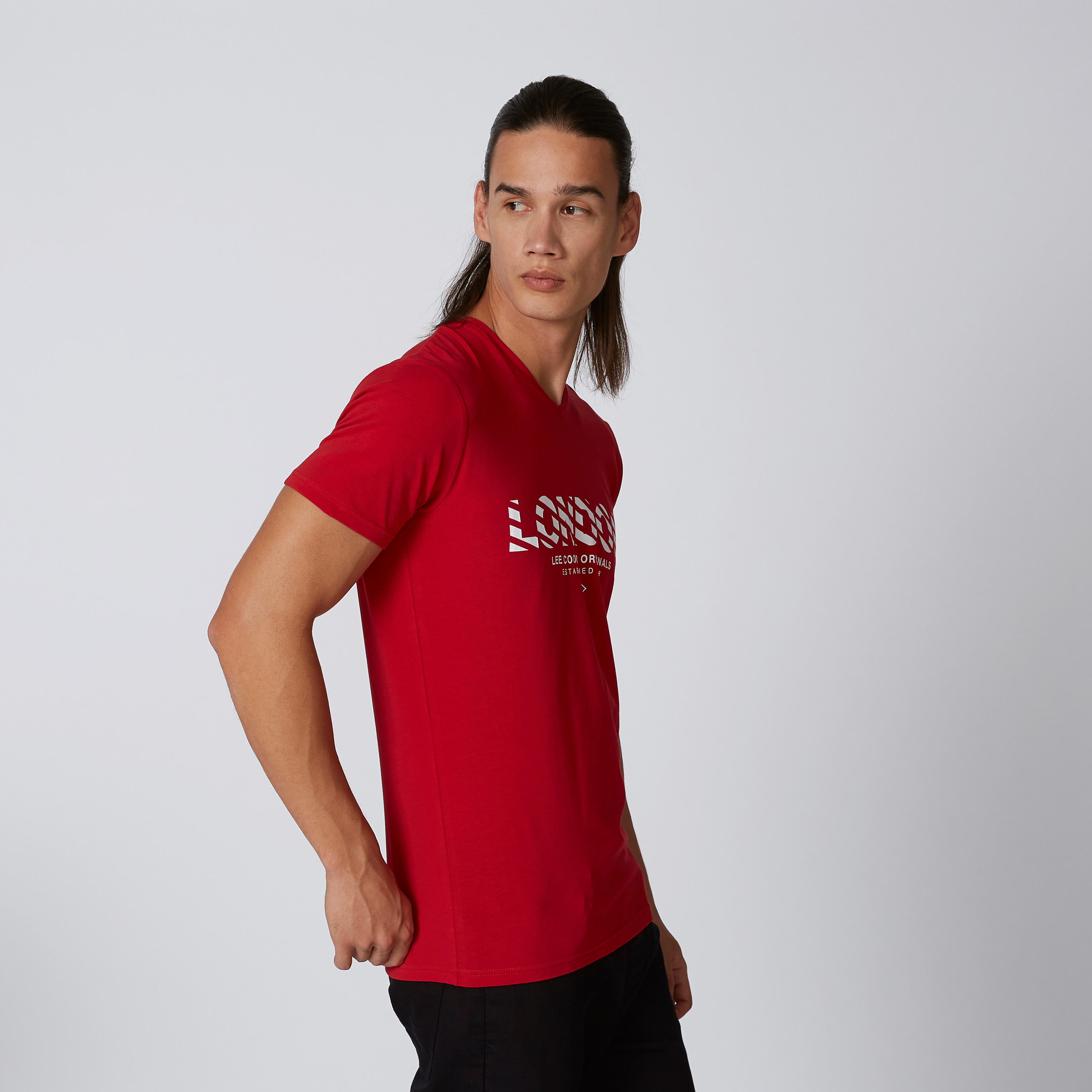 تيشيرت بياقة V وأكمام قصيرة وطبعات من لي كوبر-men-clothing-tshirtsandpolos-tshirts-image-6