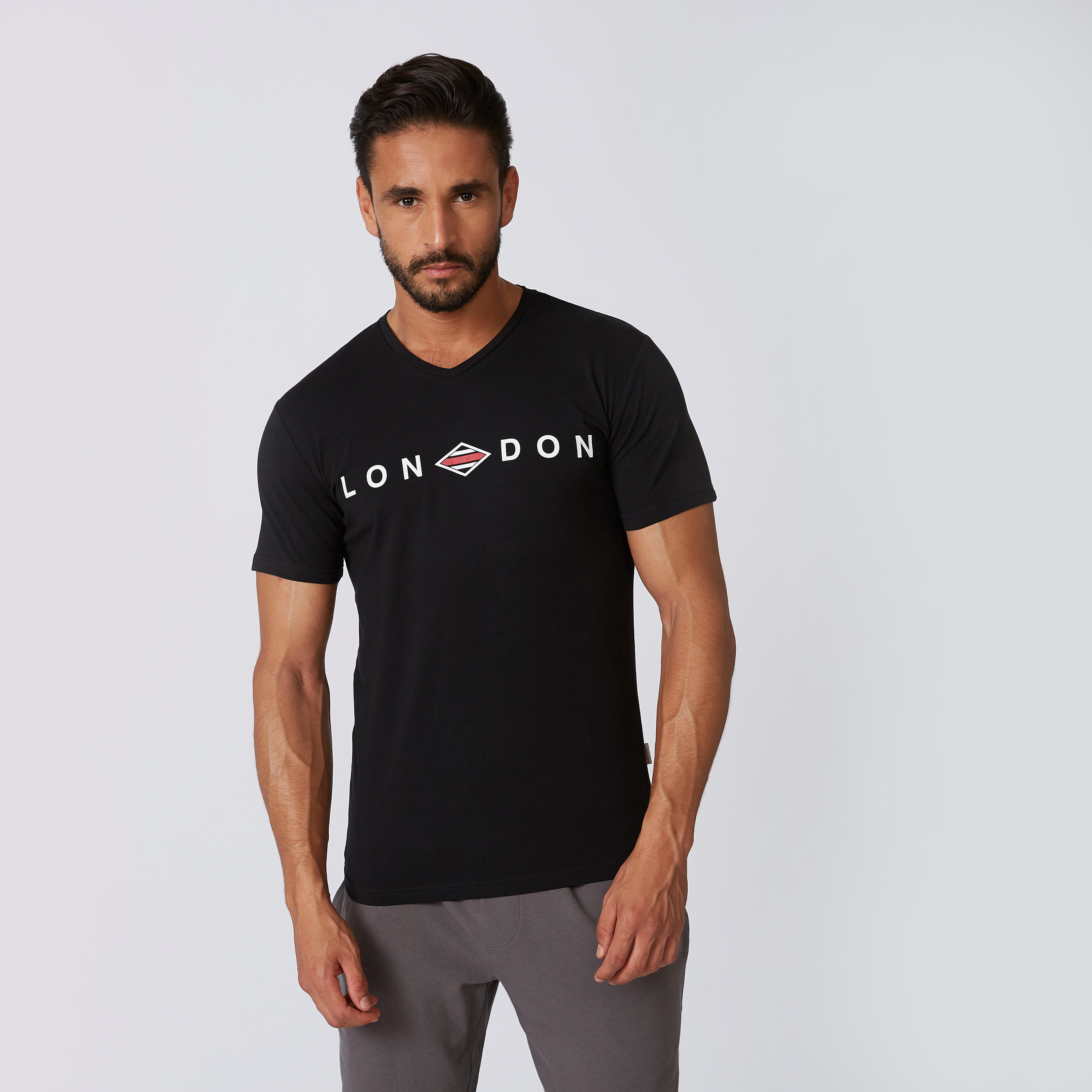 تيشيرت بياقة V وأكمام قصيرة وطبعات من لي كوبر-men-clothing-tshirtsandpolos-tshirts-image-1