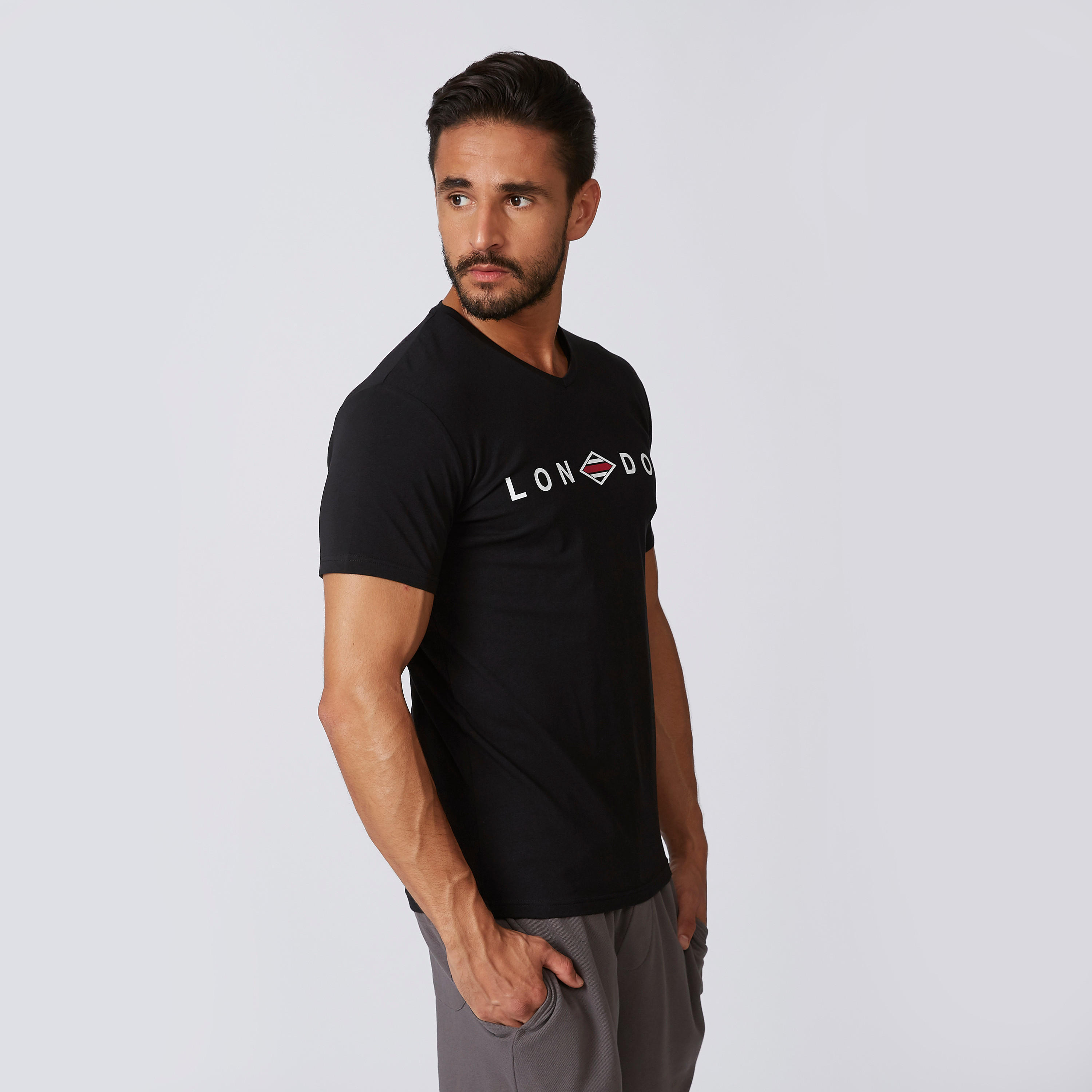 تيشيرت بياقة V وأكمام قصيرة وطبعات من لي كوبر-men-clothing-tshirtsandpolos-tshirts-image-3