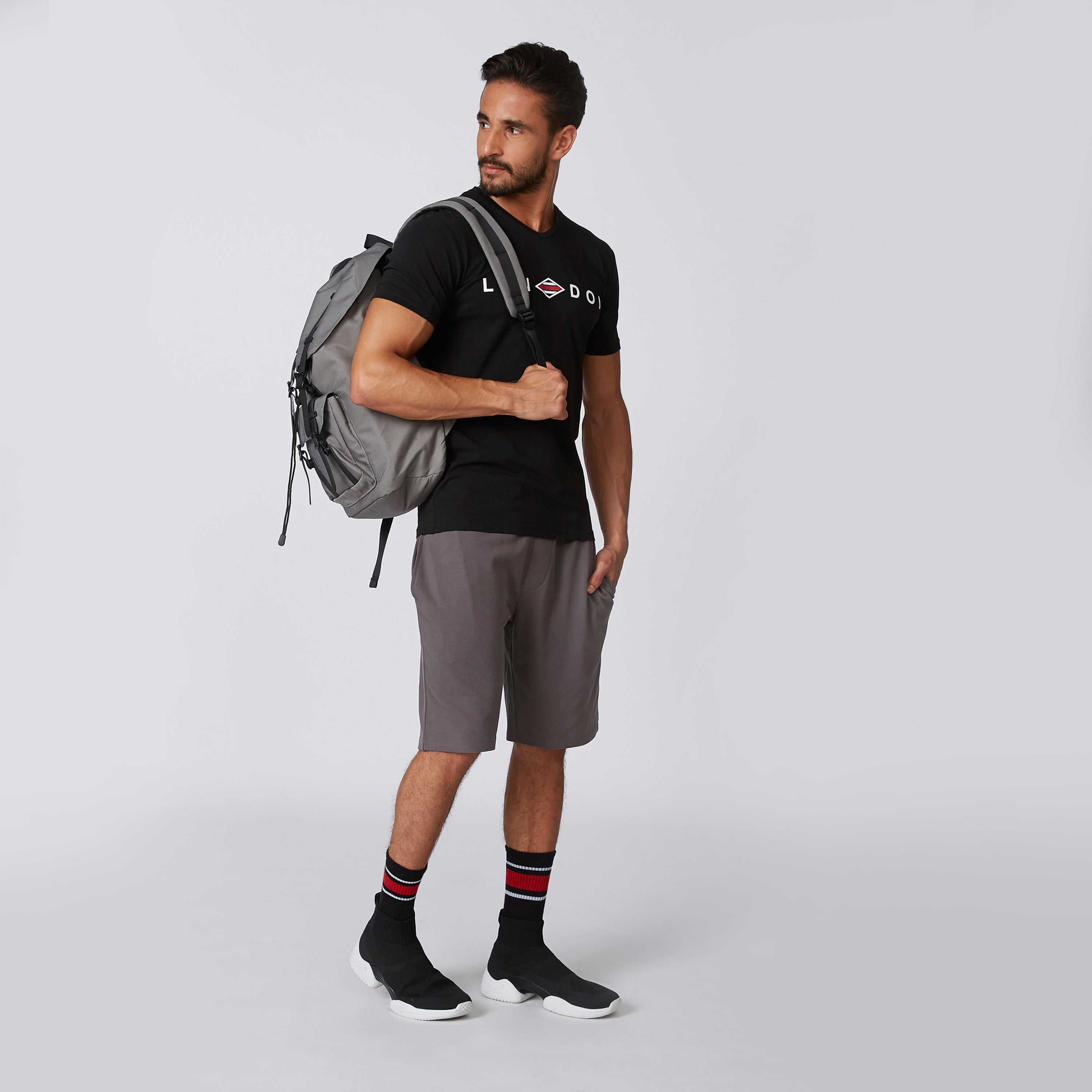 تيشيرت بياقة V وأكمام قصيرة وطبعات من لي كوبر-men-clothing-tshirtsandpolos-tshirts-image-4