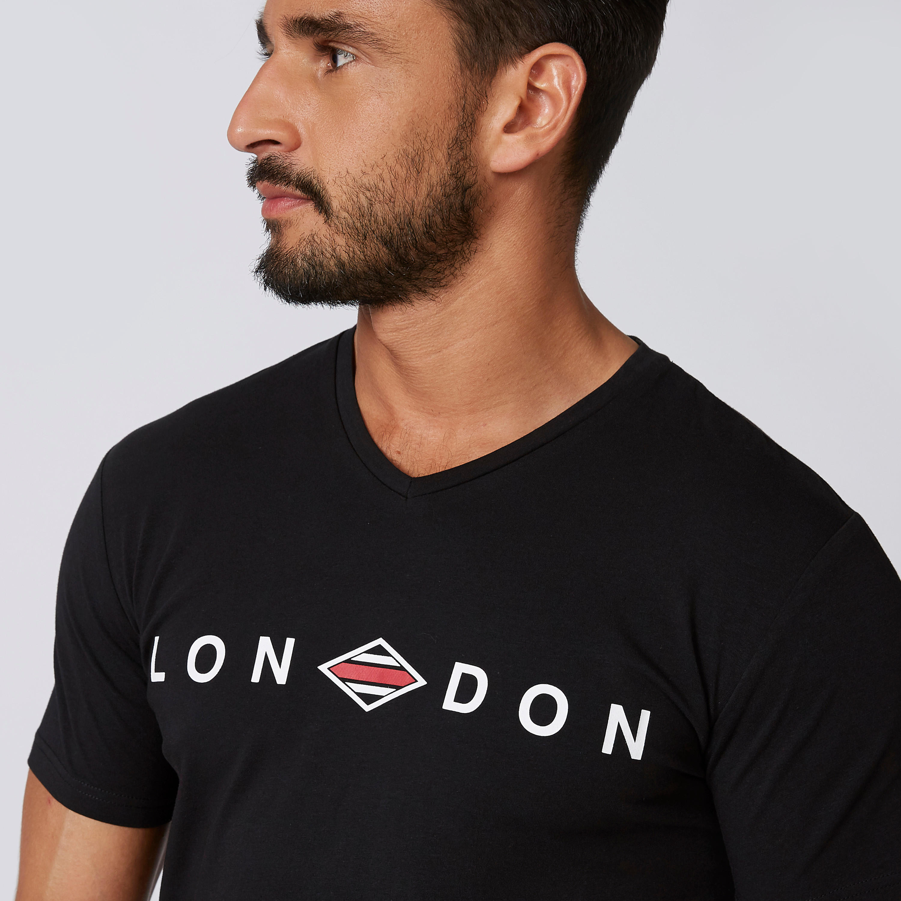 تيشيرت بياقة V وأكمام قصيرة وطبعات من لي كوبر-men-clothing-tshirtsandpolos-tshirts-image-5