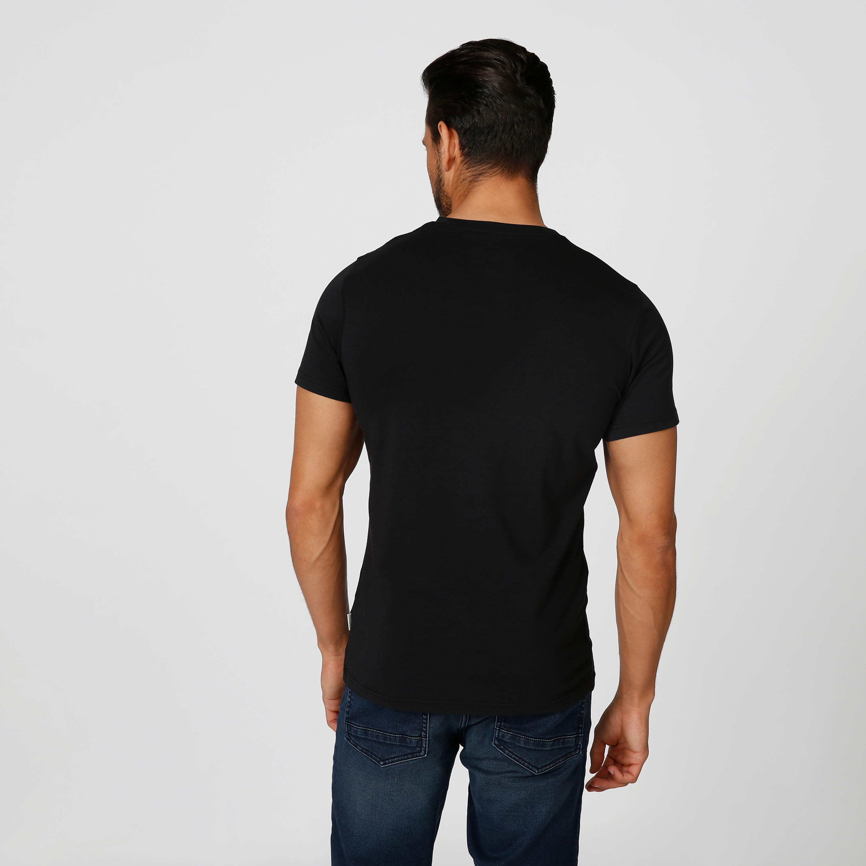 تيشيرت بياقة مستديرة وأكمام قصيرة وطبعات من لي كوبر-men-clothing-tshirtsandpolos-tshirts-image-2