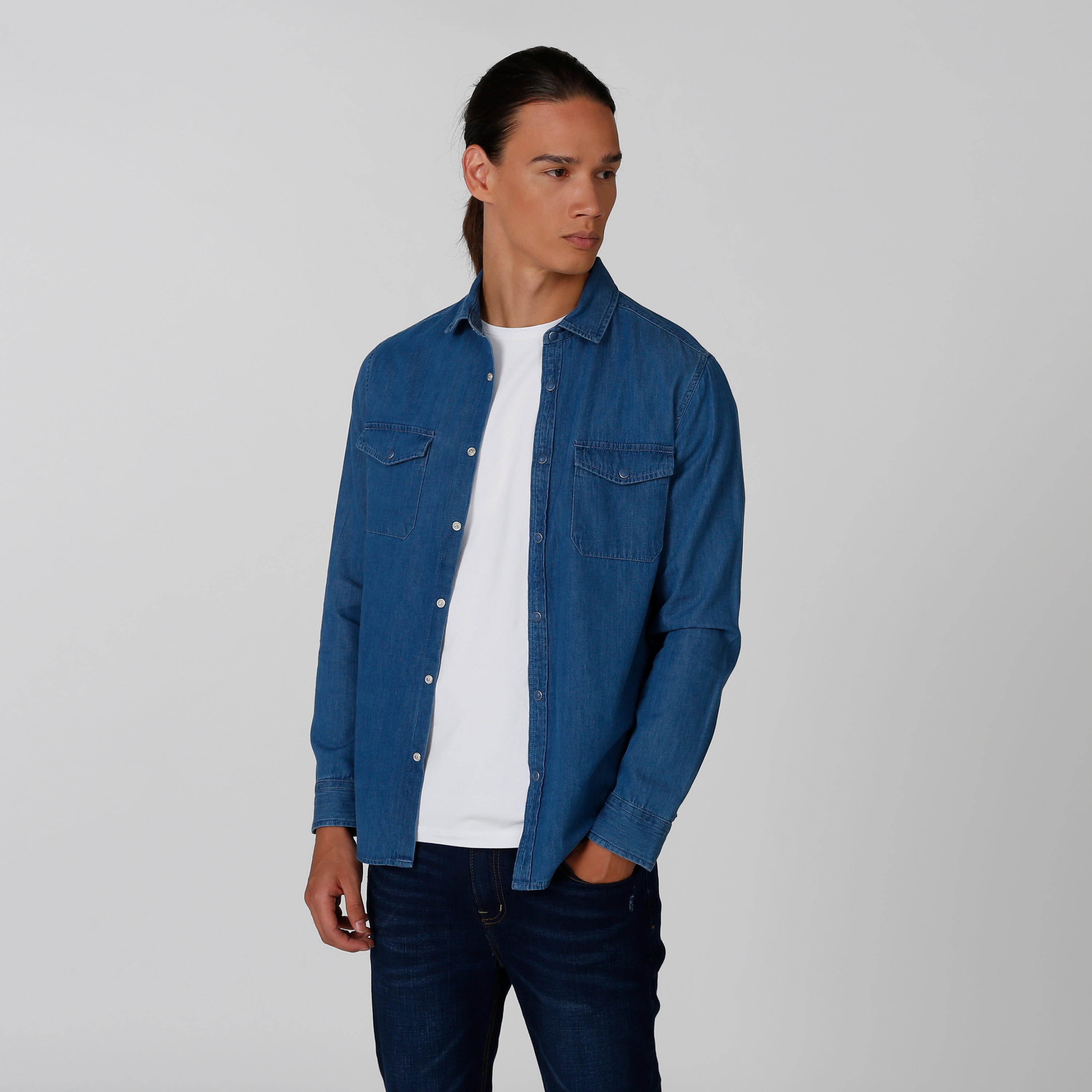قميص دينم بأكمام طويلة وجيوب بطيّة من لي كوبر-men-clothing-shirts-image-1