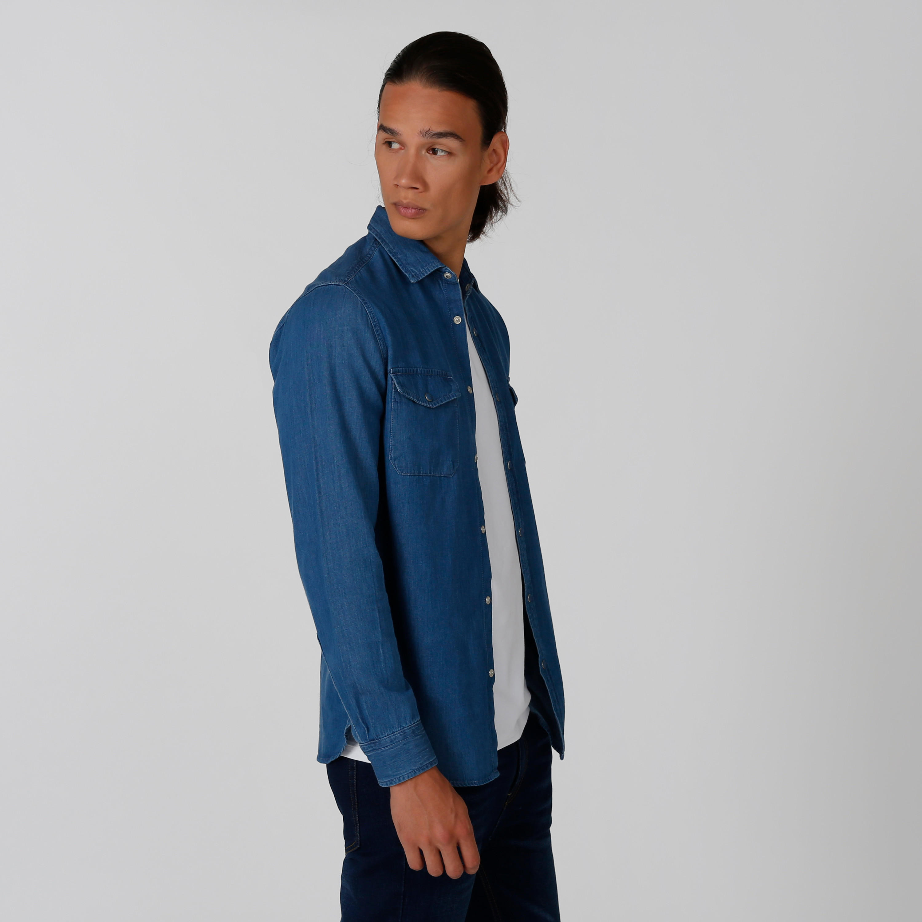 قميص دينم بأكمام طويلة وجيوب بطيّة من لي كوبر-men-clothing-shirts-image-2