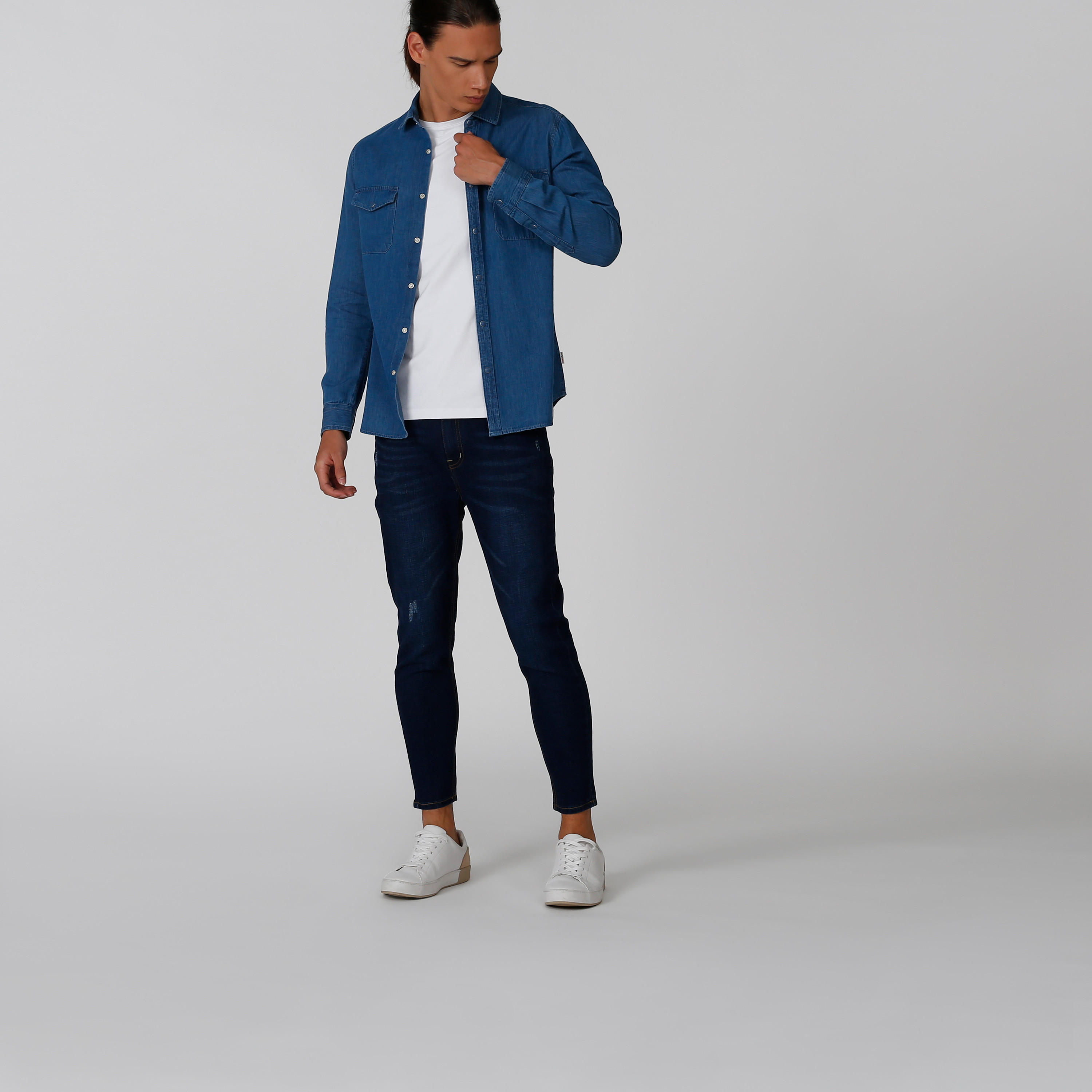 قميص دينم بأكمام طويلة وجيوب بطيّة من لي كوبر-men-clothing-shirts-image-4
