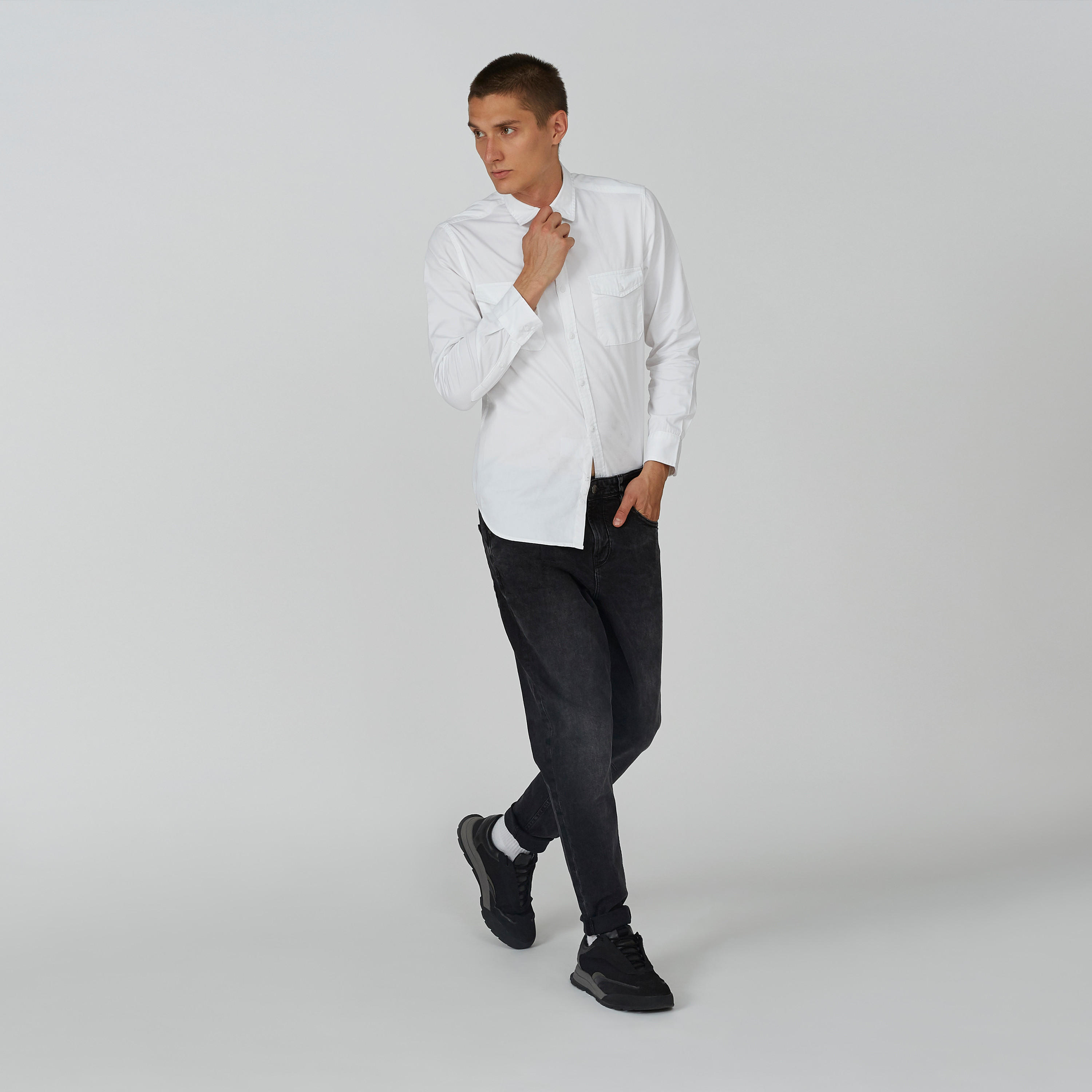 قميص سادة بأكمام طويلة وجيوب بطيّة من لي كوبر-men-clothing-shirts-image-2