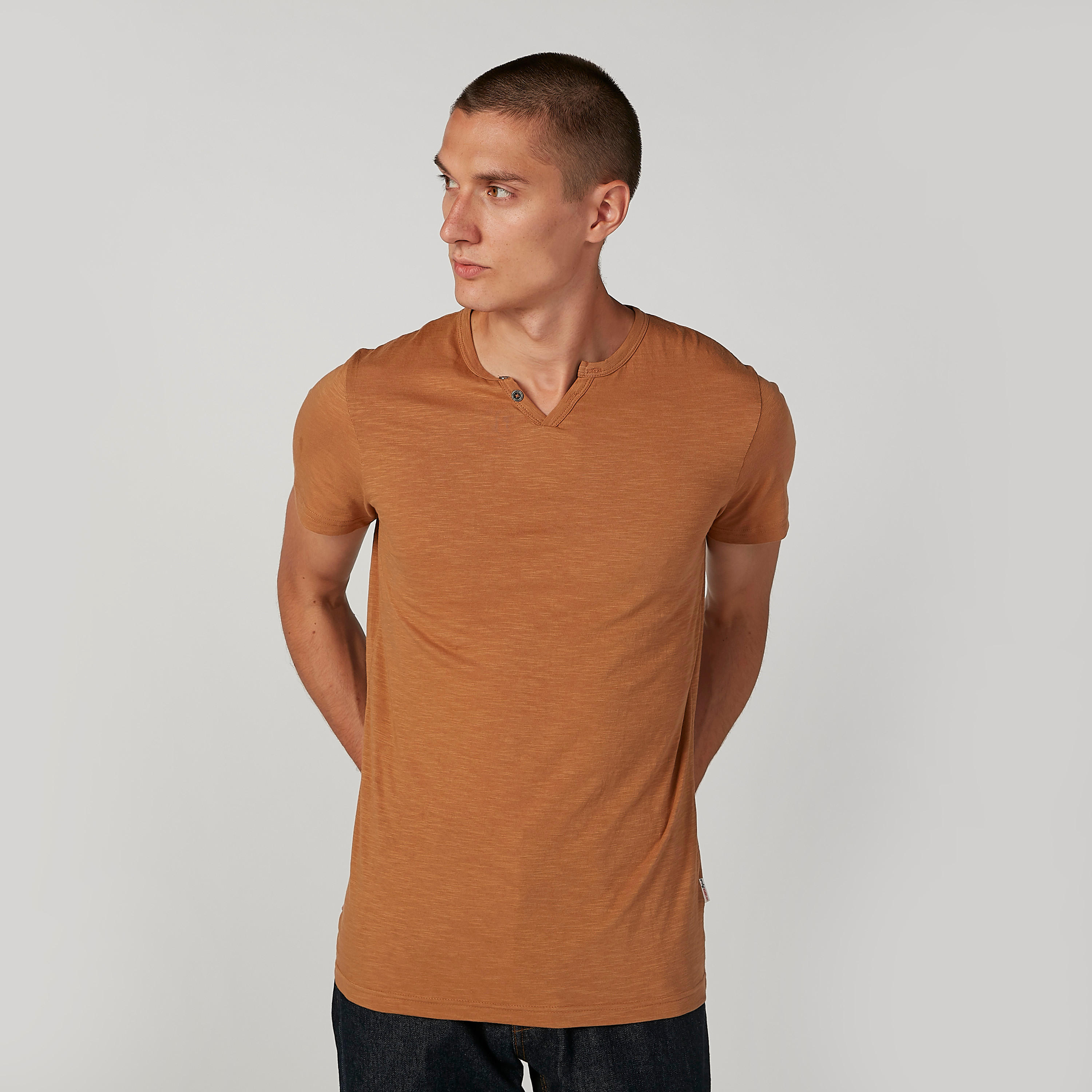 تيشيرت سادة بياقة هينلي وأكمام قصيرة من لي كوبر-men-clothing-tshirtsandpolos-tshirts-image-1