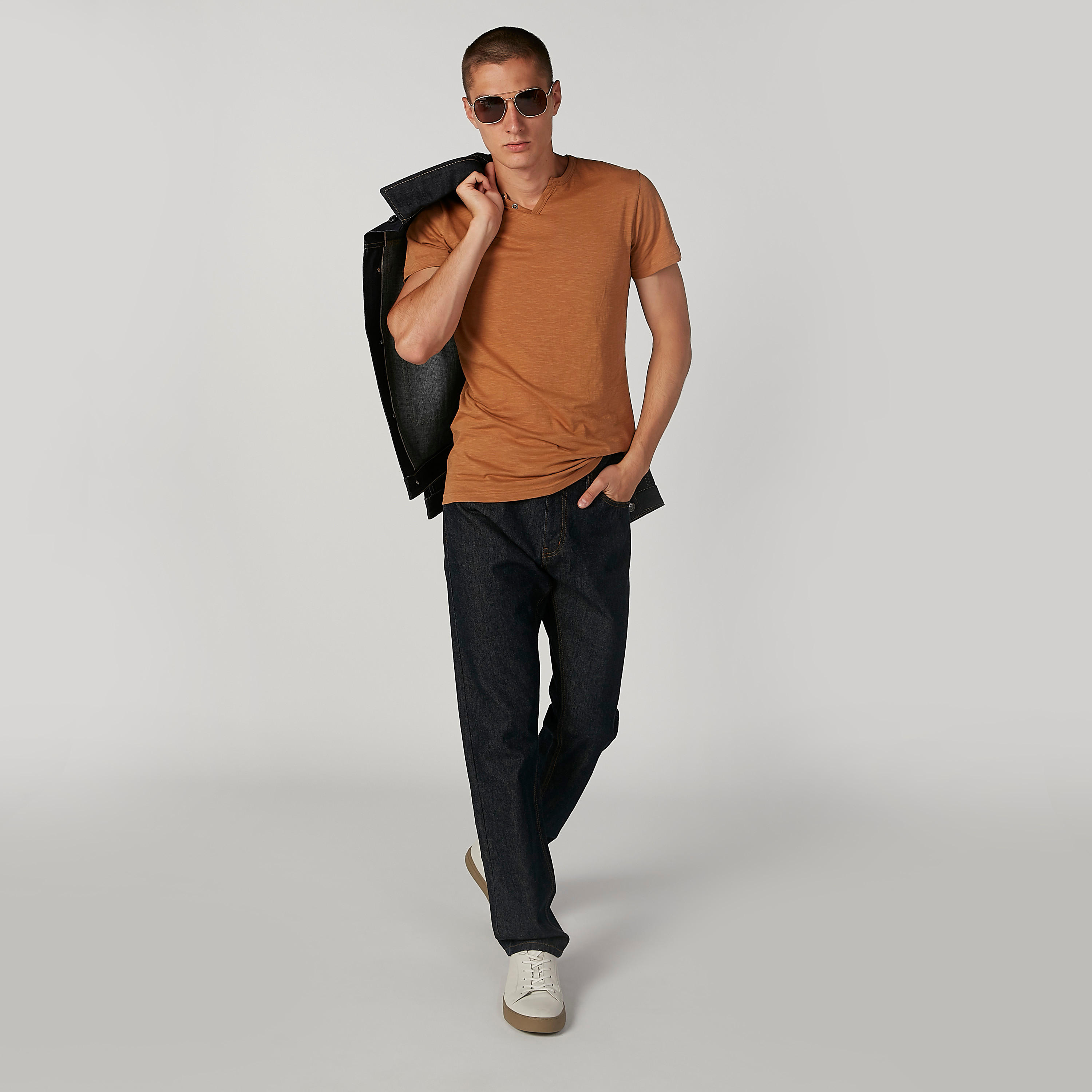 تيشيرت سادة بياقة هينلي وأكمام قصيرة من لي كوبر-men-clothing-tshirtsandpolos-tshirts-image-3