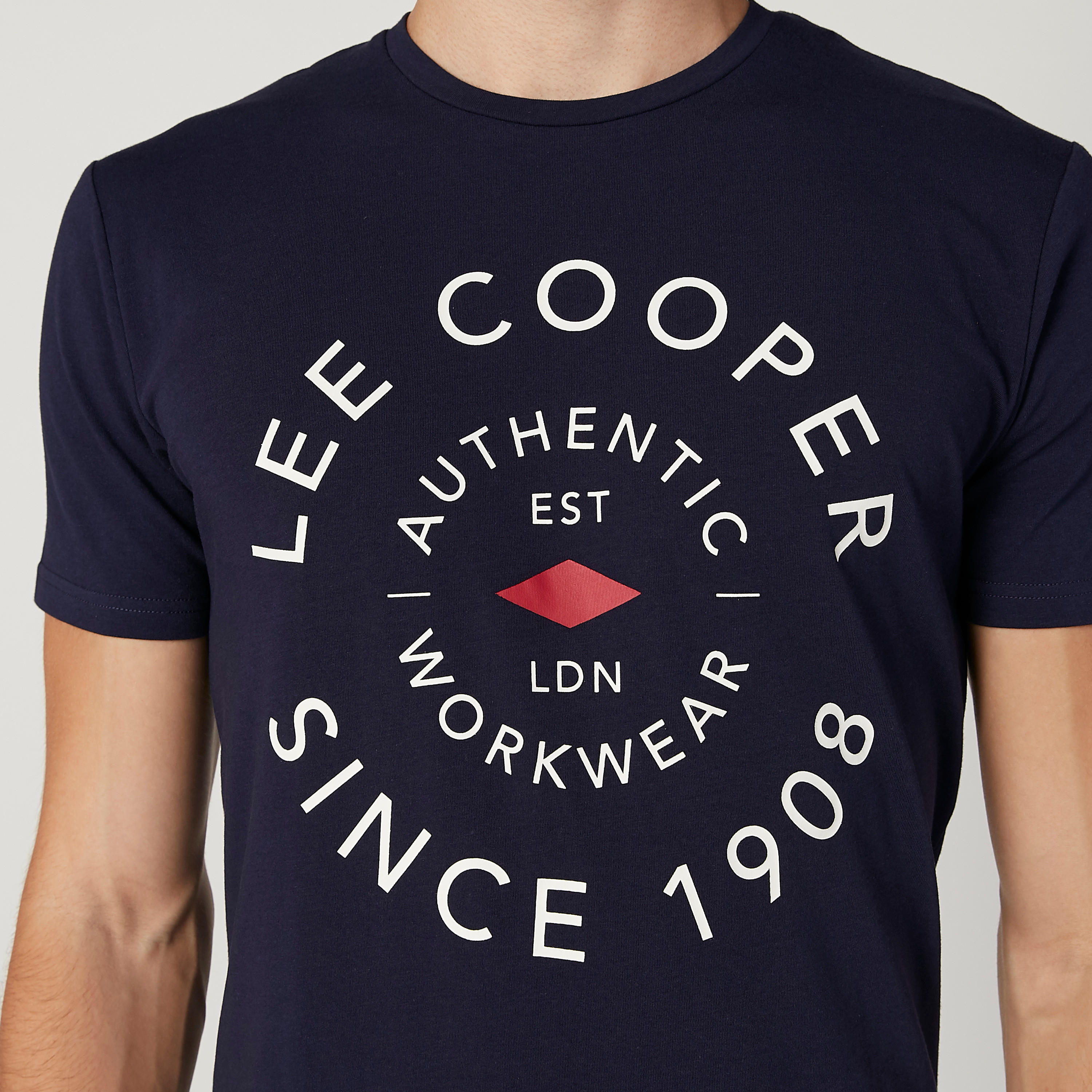 تيشيرت بياقة مستديرة وأكمام قصيرة وطبعات من لي كوبر-men-clothing-tshirtsandpolos-tshirts-image-2
