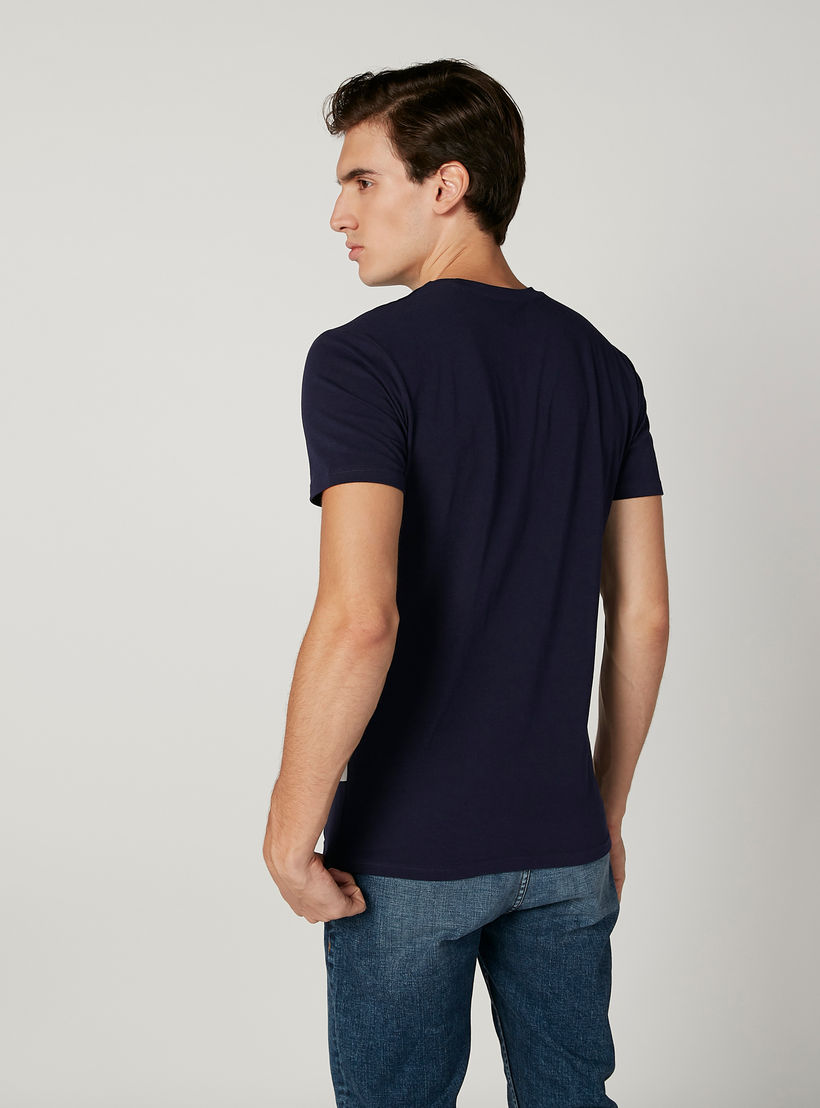 تيشيرت بياقة مستديرة وأكمام قصيرة وطبعات من لي كوبر-men-clothing-tshirtsandpolos-tshirts-image-1