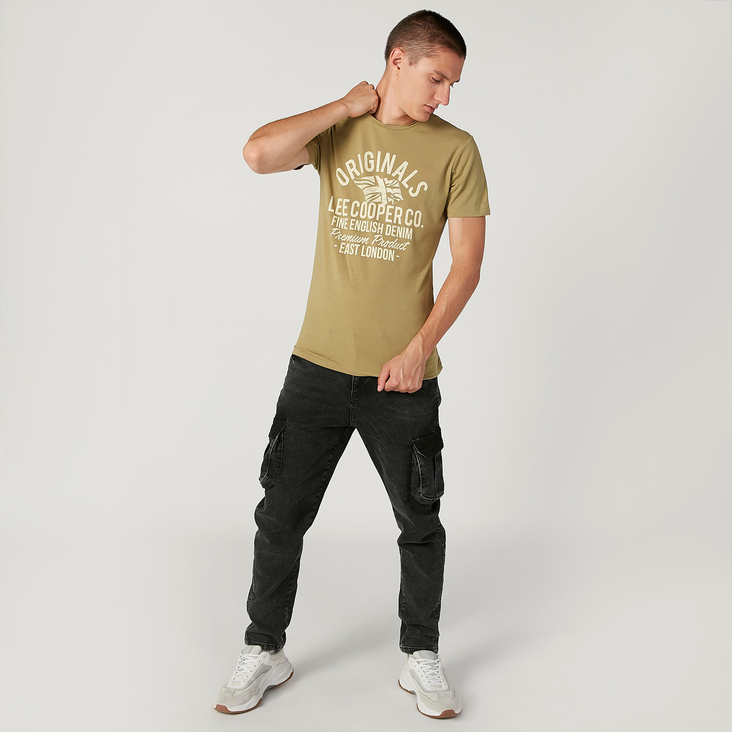 تيشيرت بأكمام قصيرة وطبعات من لي كوبر-men-clothing-tshirtsandpolos-tshirts-image-2