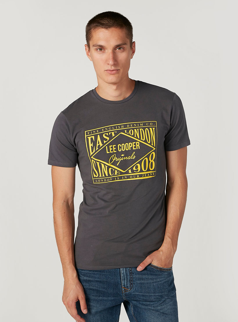 تيشيرت بأكمام قصيرة وطبعات جرافيكيّة من لي كوبر-men-clothing-tshirtsandpolos-tshirts-image-4
