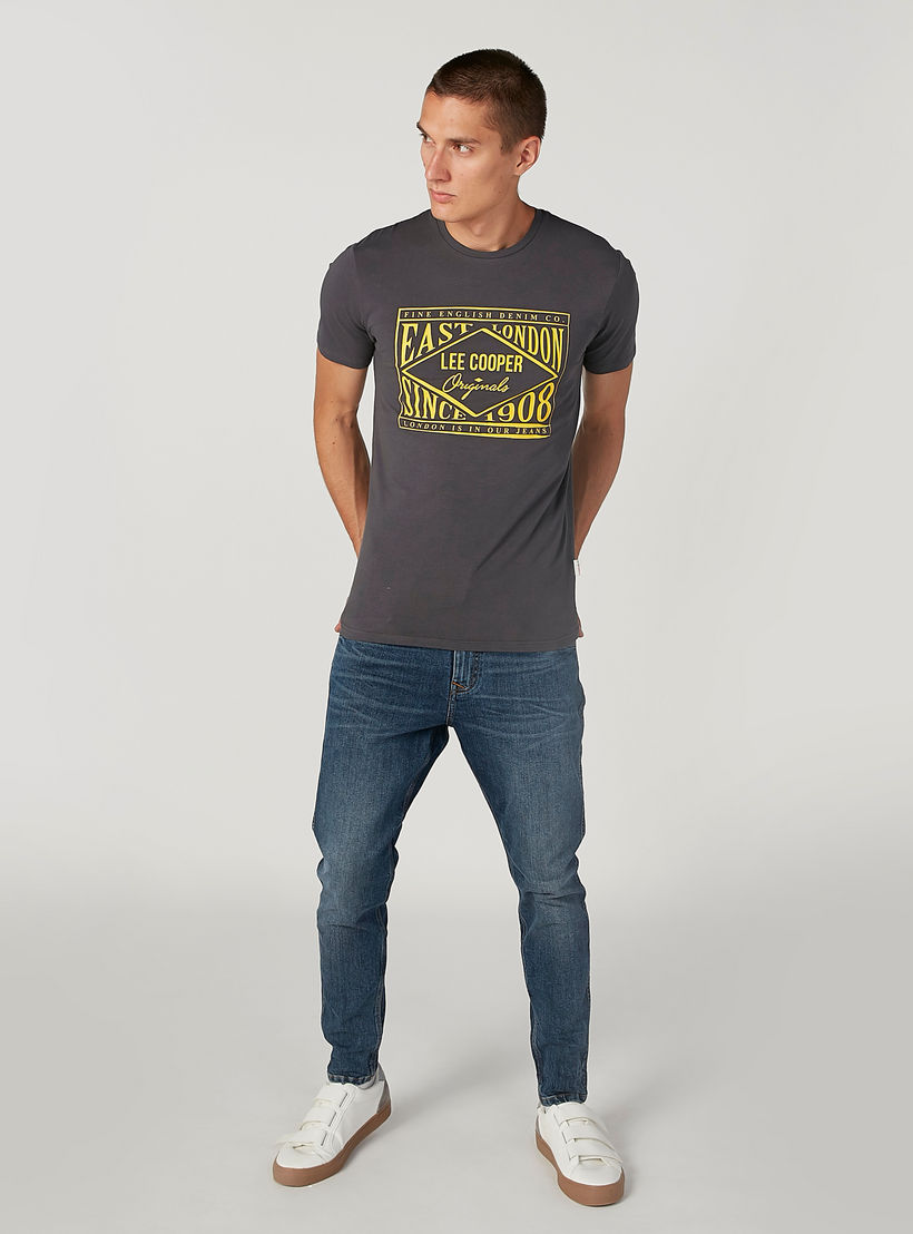 تيشيرت بأكمام قصيرة وطبعات جرافيكيّة من لي كوبر-men-clothing-tshirtsandpolos-tshirts-image-3