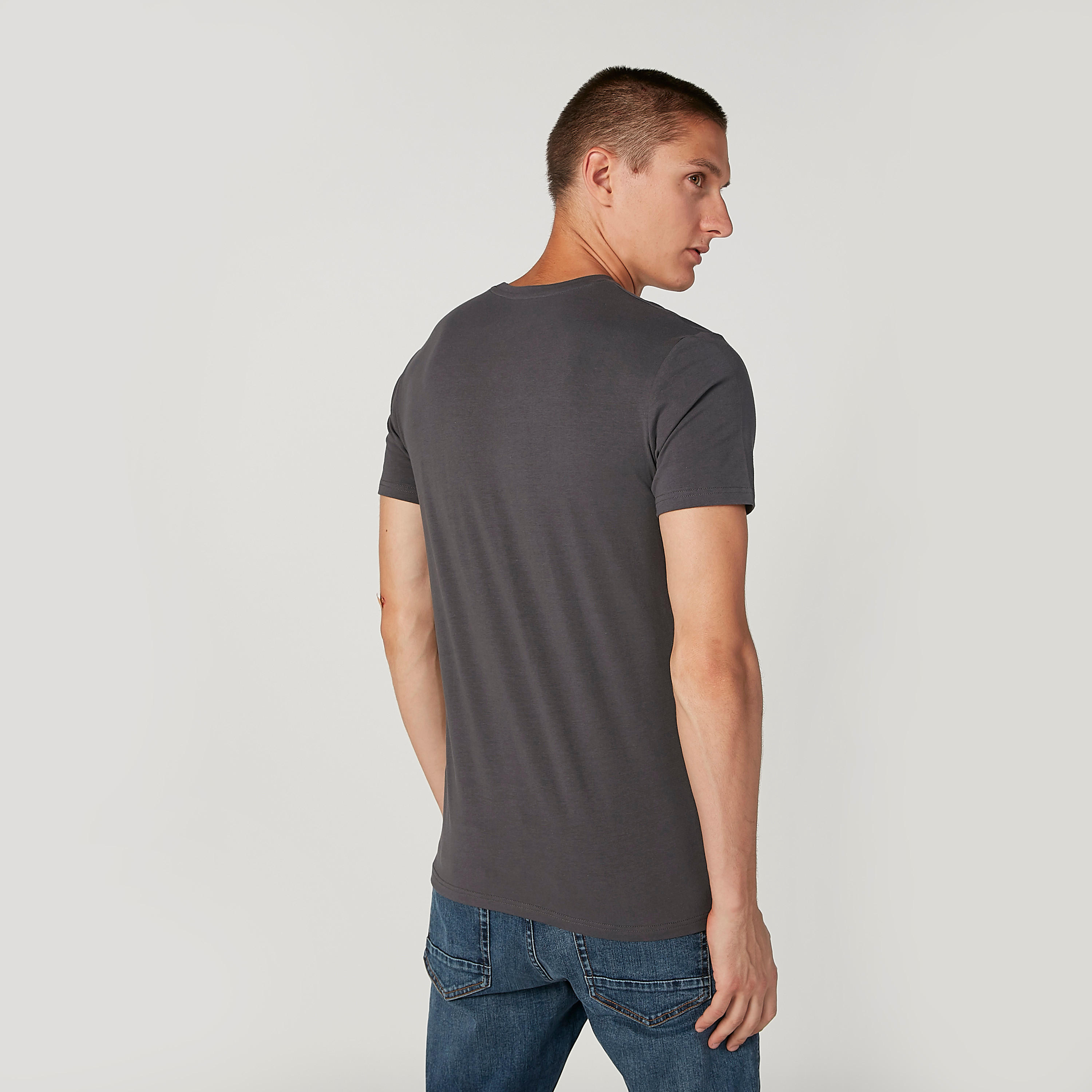 تيشيرت بأكمام قصيرة وطبعات جرافيكيّة من لي كوبر-men-clothing-tshirtsandpolos-tshirts-image-1