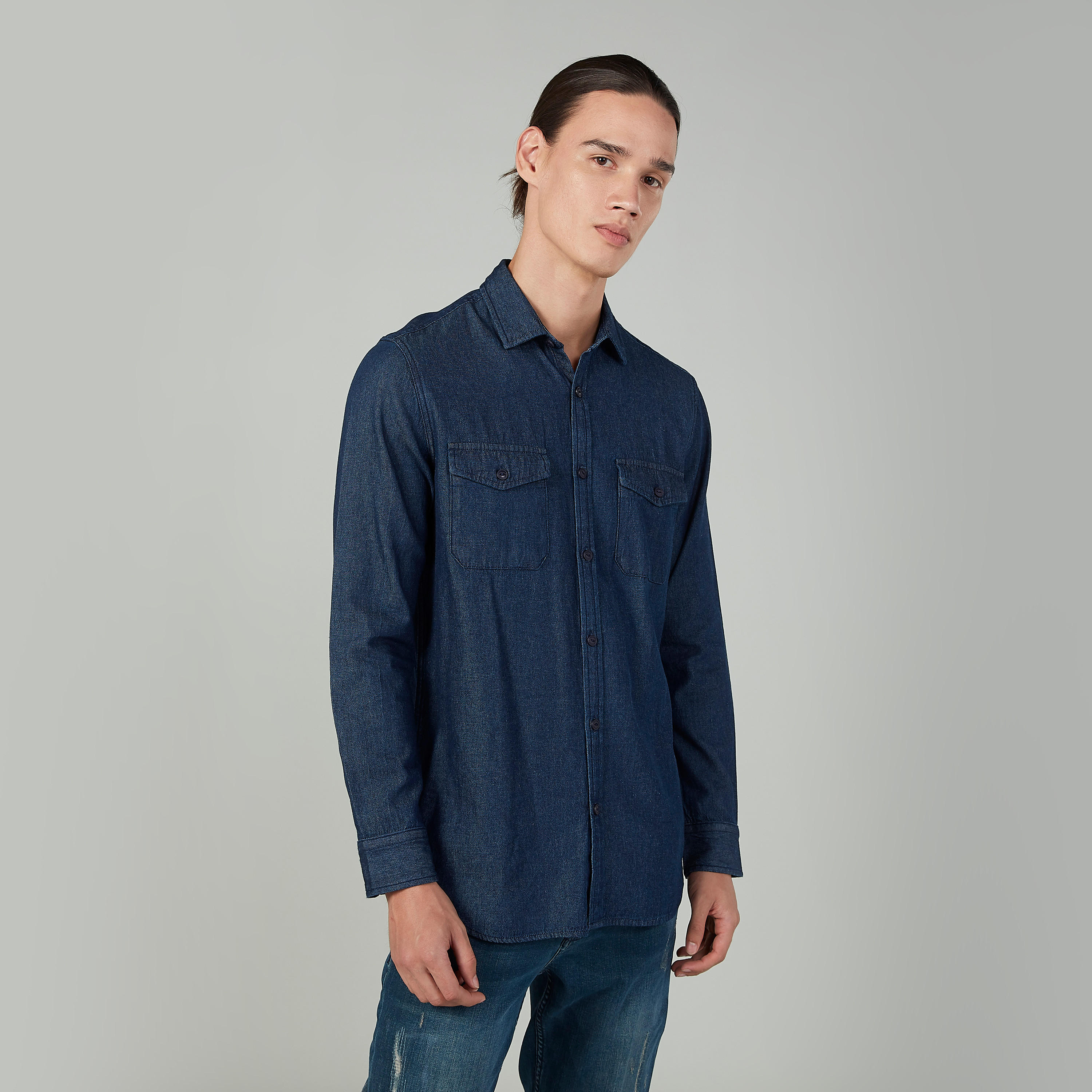 قميص سادة بأكمام طويلة وجيوب بطيّة من لي كوبر-men-clothing-shirts-image-4