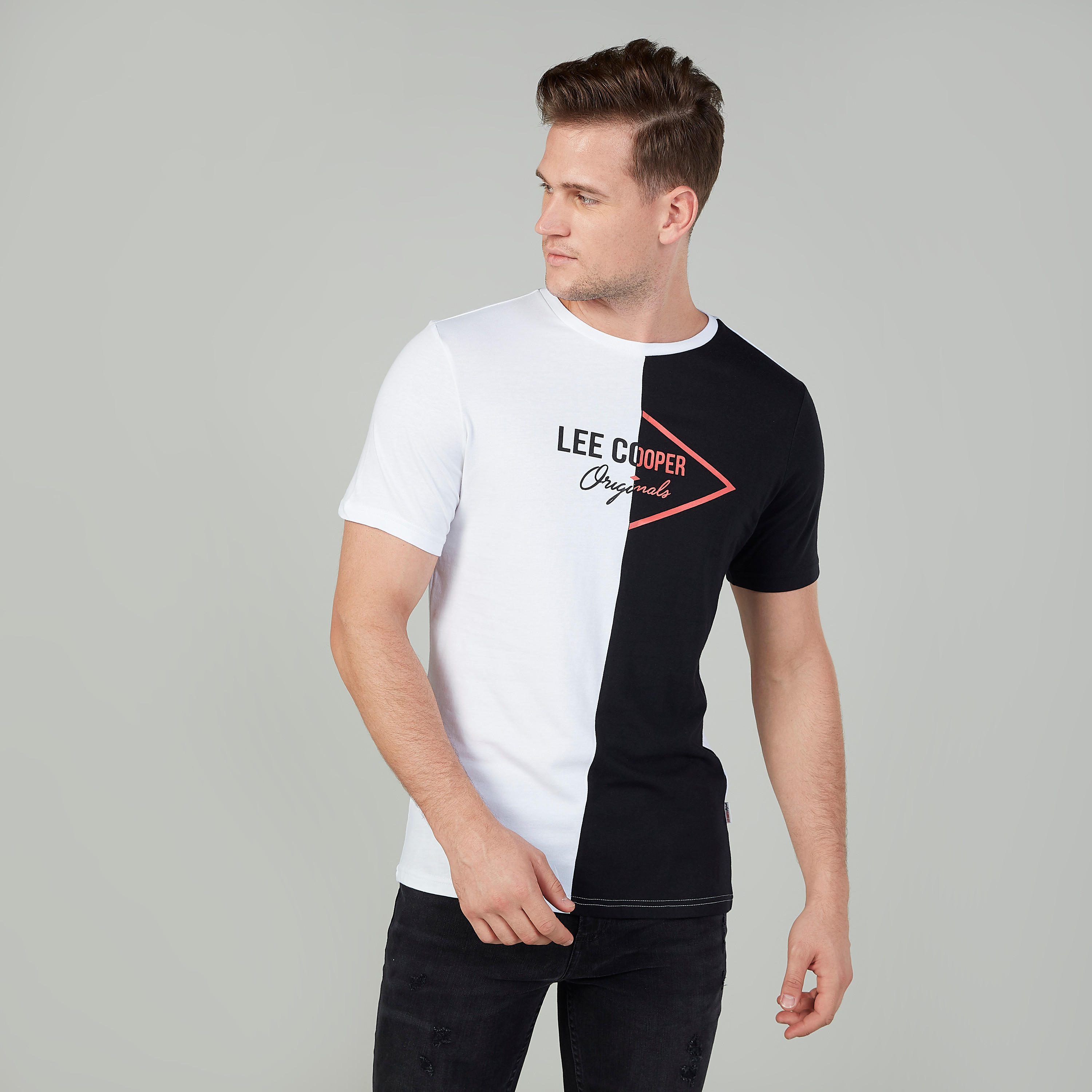 تيشيرت مستدام بياقة ضيّقة وأكمام قصيرة وطبعات من لي كوبر-men-clothing-tshirtsandpolos-tshirts-image-1
