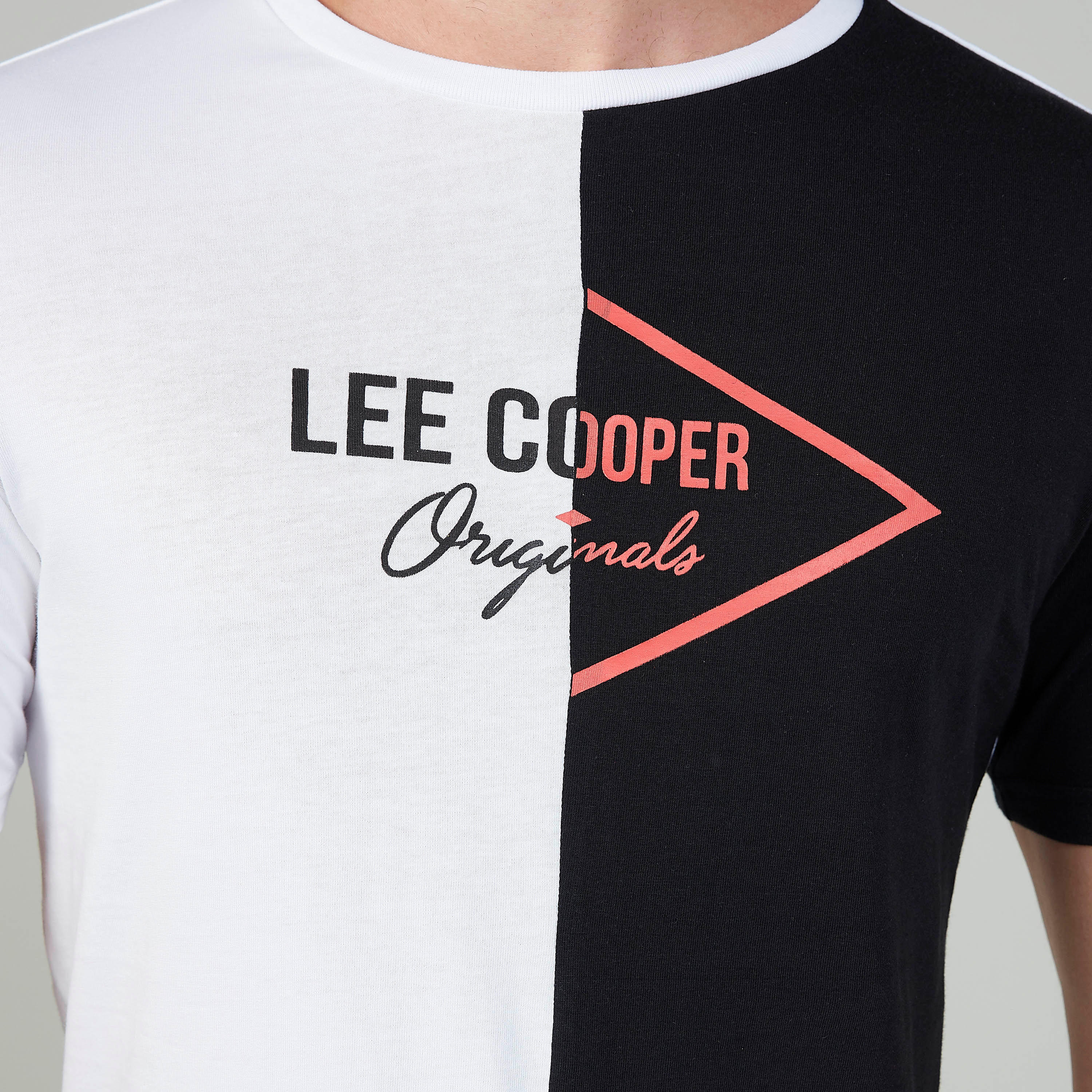 تيشيرت مستدام بياقة ضيّقة وأكمام قصيرة وطبعات من لي كوبر-men-clothing-tshirtsandpolos-tshirts-image-3