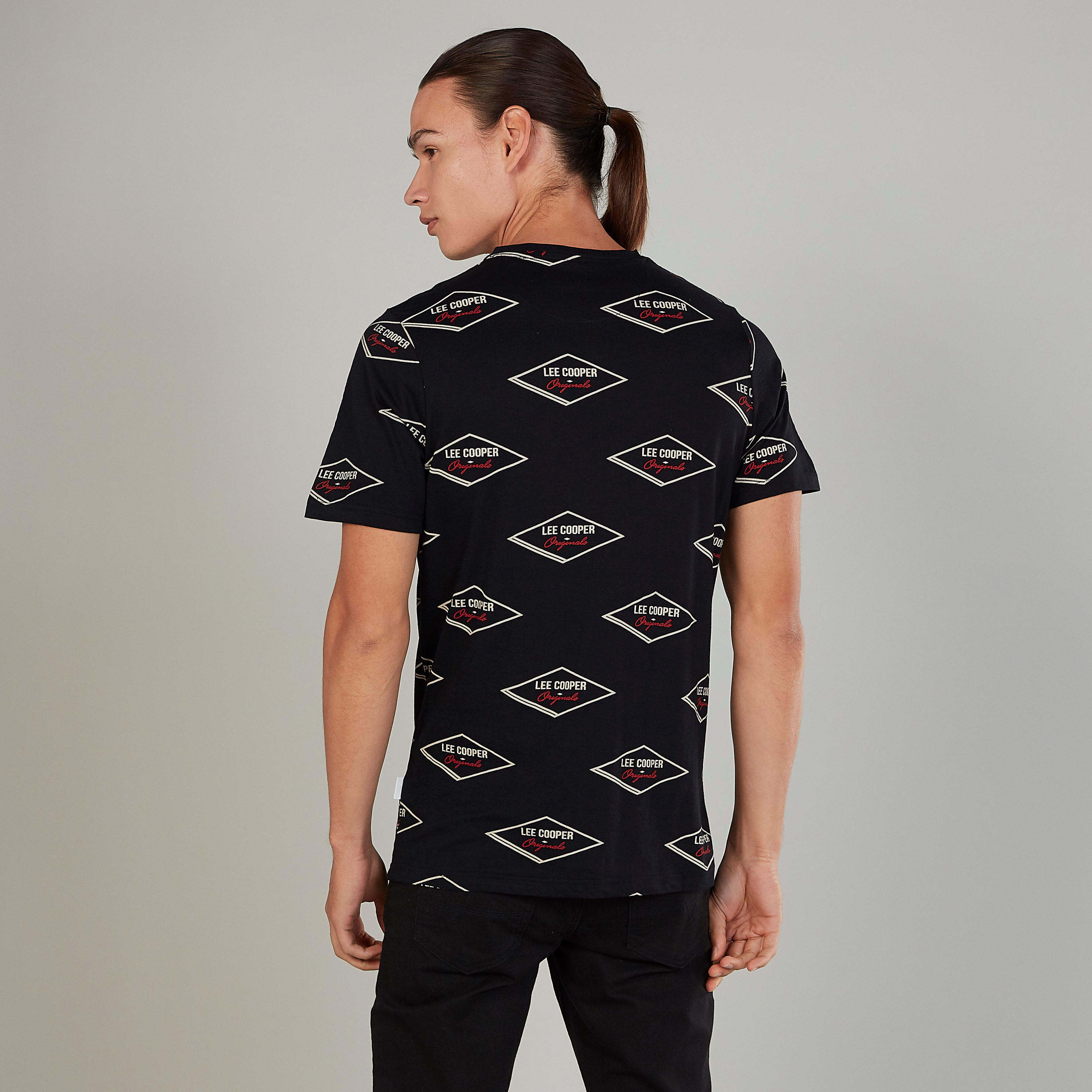 تيشيرت مستدام بياقة ضيّقة وأكمام قصيرة من لي كوبر-men-clothing-tshirtsandpolos-tshirts-image-2