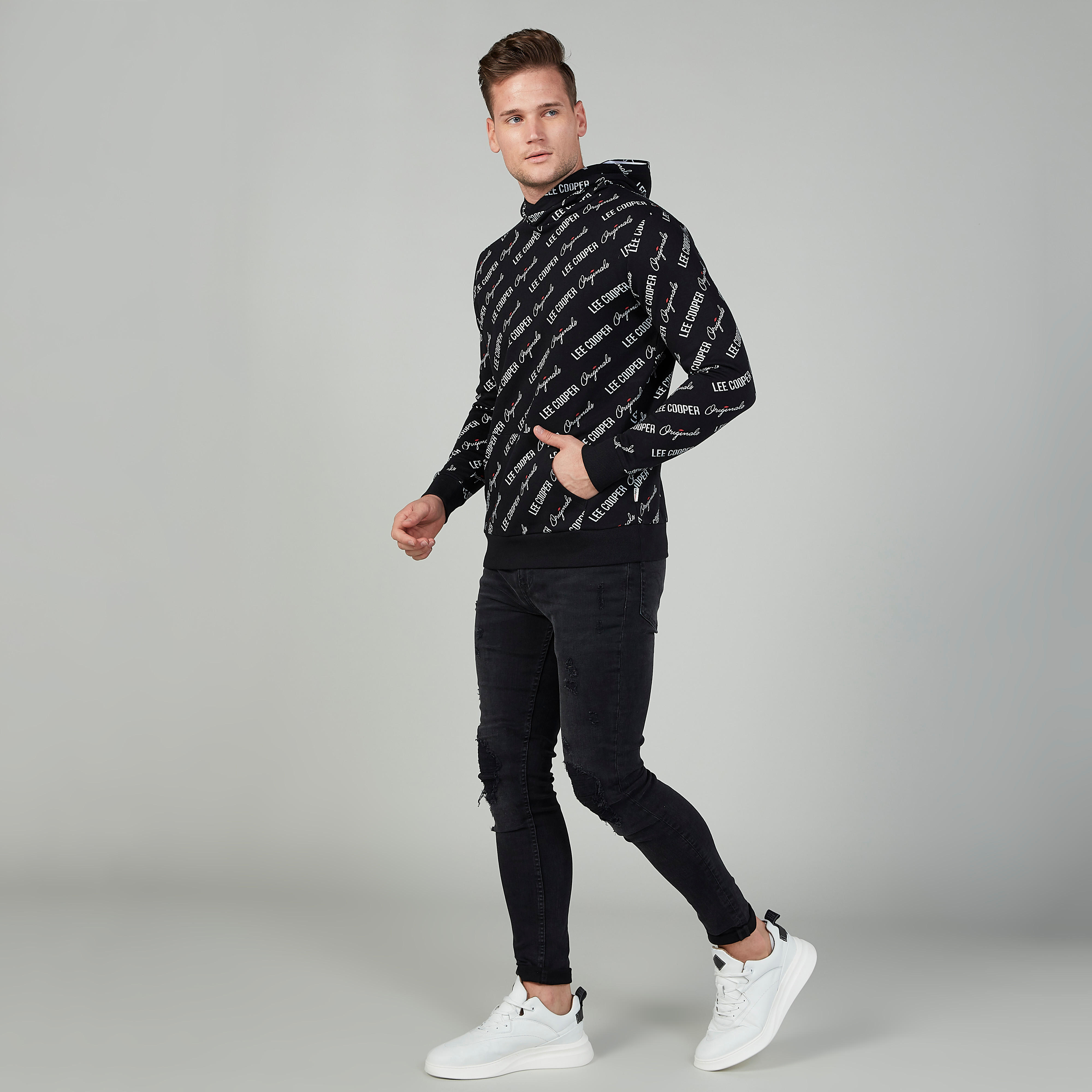 كنزة بأكمام طويلة بقبعة وطبعات من لي كوبر-men-winterwear-hoodiesandsweatshirts-image-2