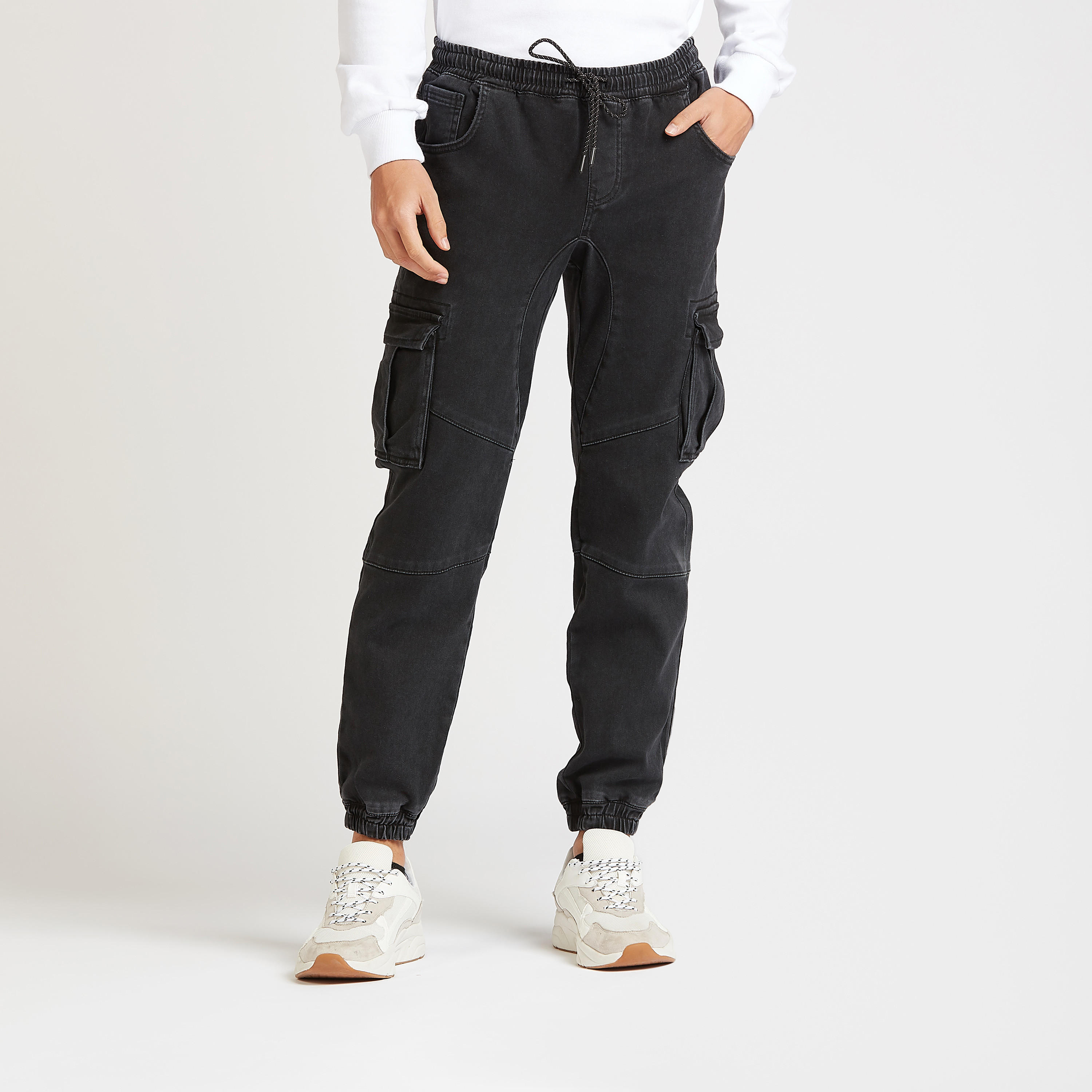 بنطلون كارجو مستدام سادة بخصر متوسط الارتفاع وتفاصيل جيوب-men-clothing-bottoms-joggers-image-5