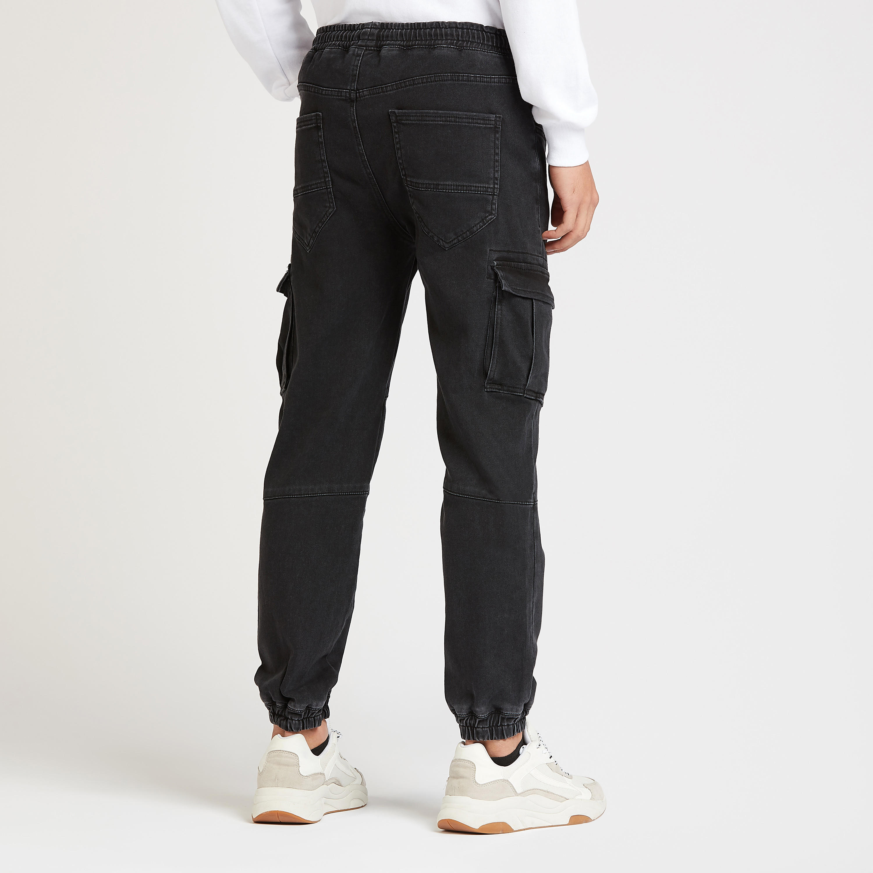 بنطلون كارجو مستدام سادة بخصر متوسط الارتفاع وتفاصيل جيوب-men-clothing-bottoms-joggers-image-2