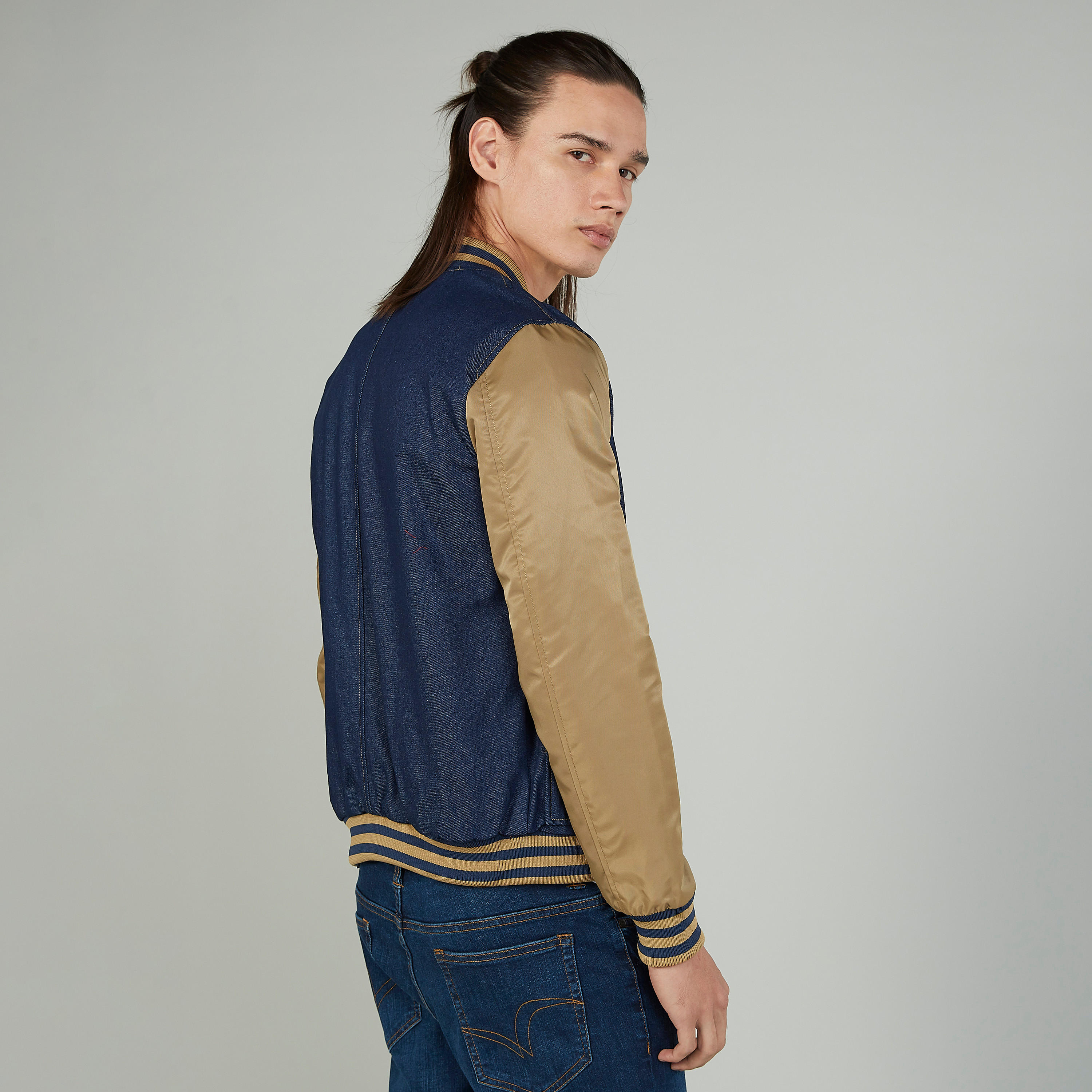جاكيت بومبر سادة بأكمام طويلة وجيوب من لي كوبر-men-clothing-jacketsandblazers-jackets-image-4