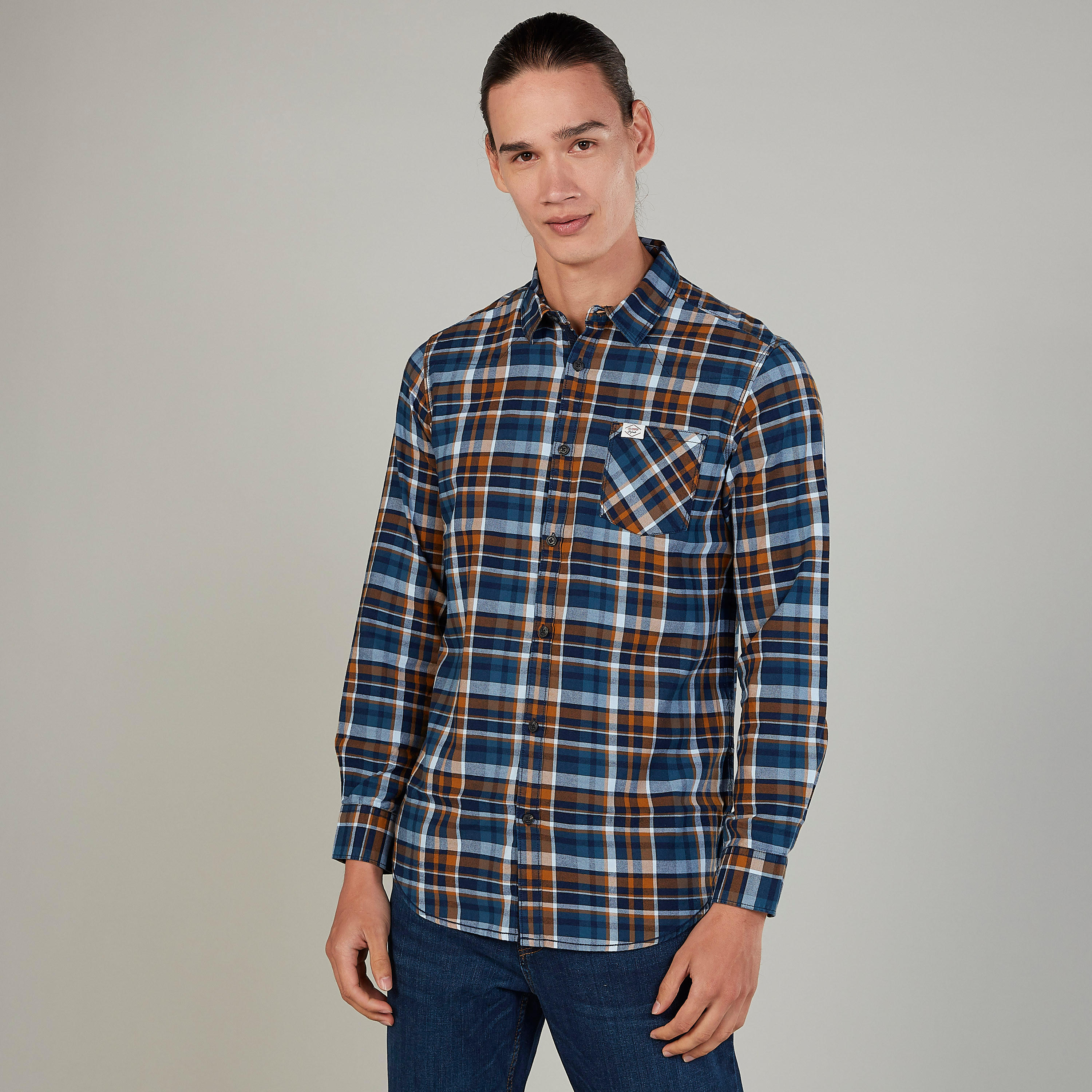 قميص مستدام كاروهات سليم فيت بأكمام طويلة وجيب على الصدر-men-clothing-shirts-image-1