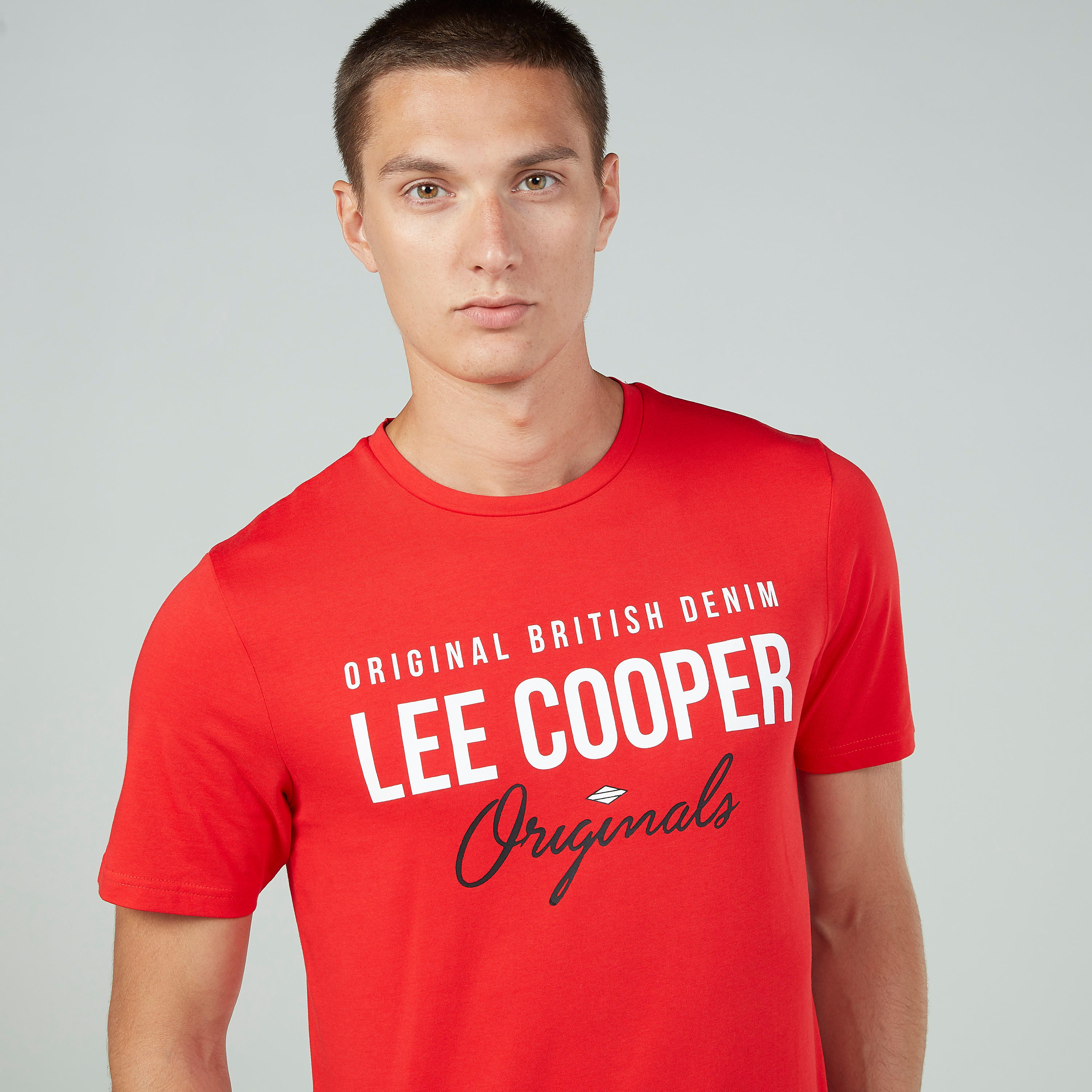 تيشيرت مستدام بياقة ضيّقة وأكمام قصيرة وطبعات من لي كوبر-men-clothing-tshirtsandpolos-tshirts-image-3