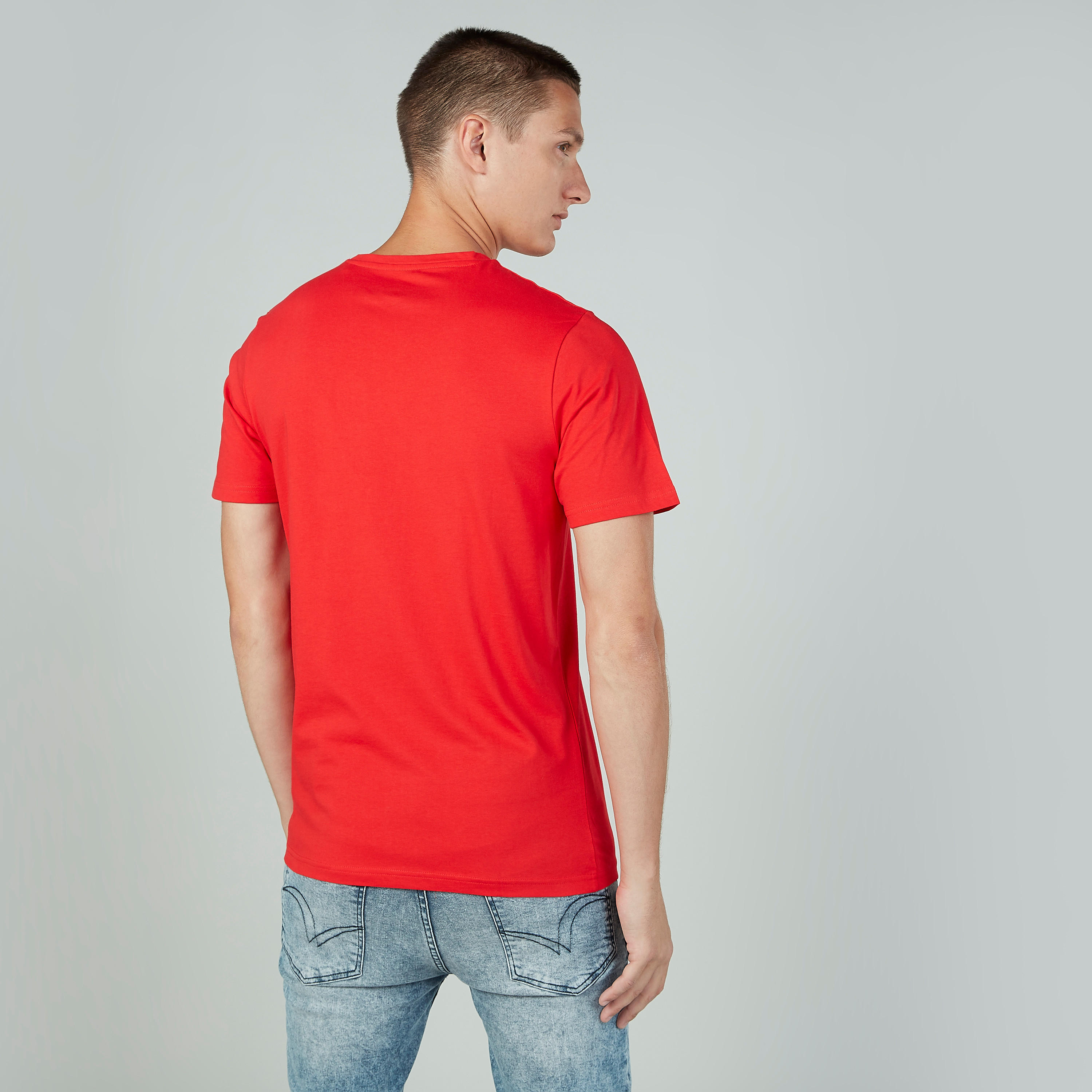 تيشيرت مستدام بياقة ضيّقة وأكمام قصيرة وطبعات من لي كوبر-men-clothing-tshirtsandpolos-tshirts-image-4