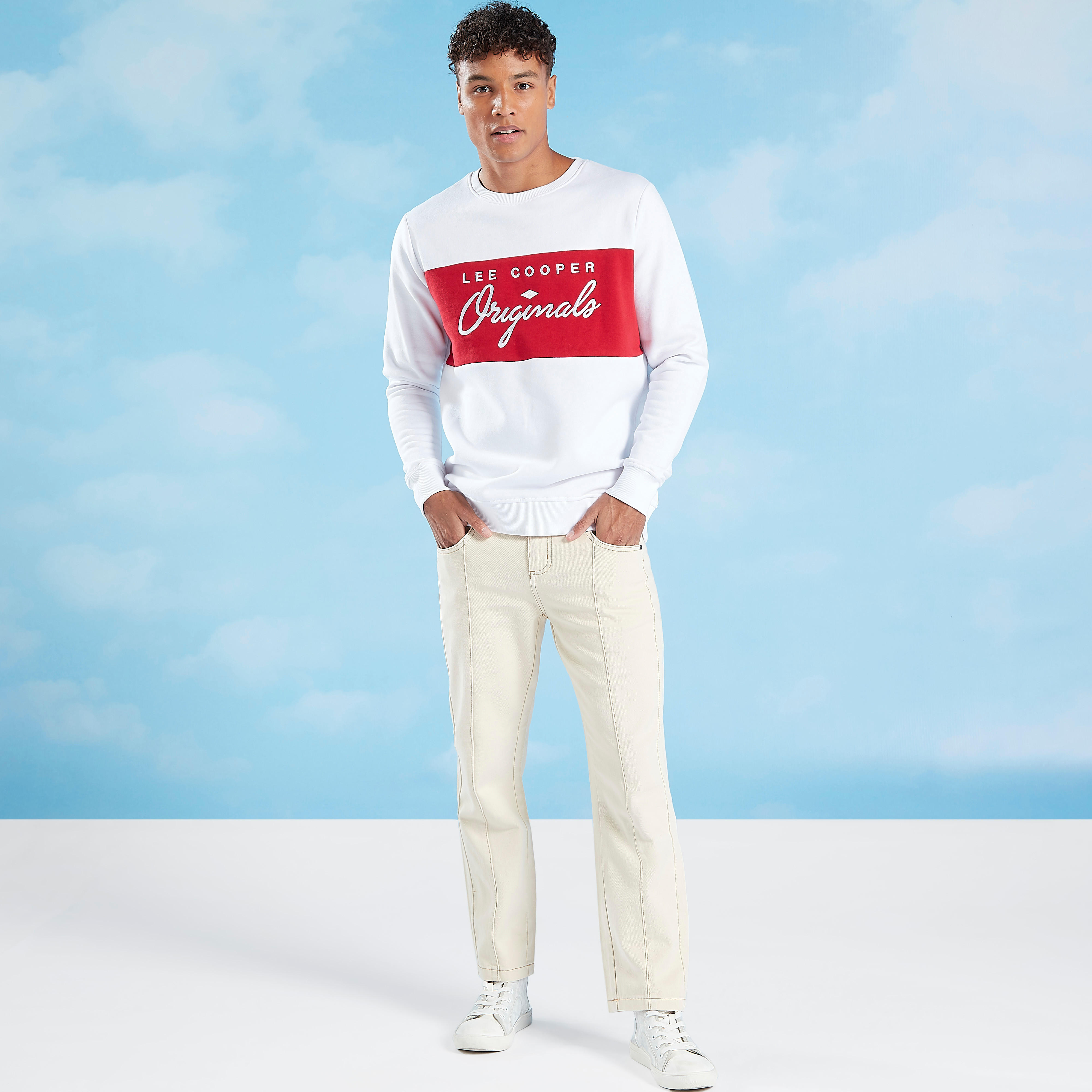 سويت شيرت بياقة ضيّقة وأكمام طويلة بطبعات من لي كوبر-men-winterwear-hoodiesandsweatshirts-image-2