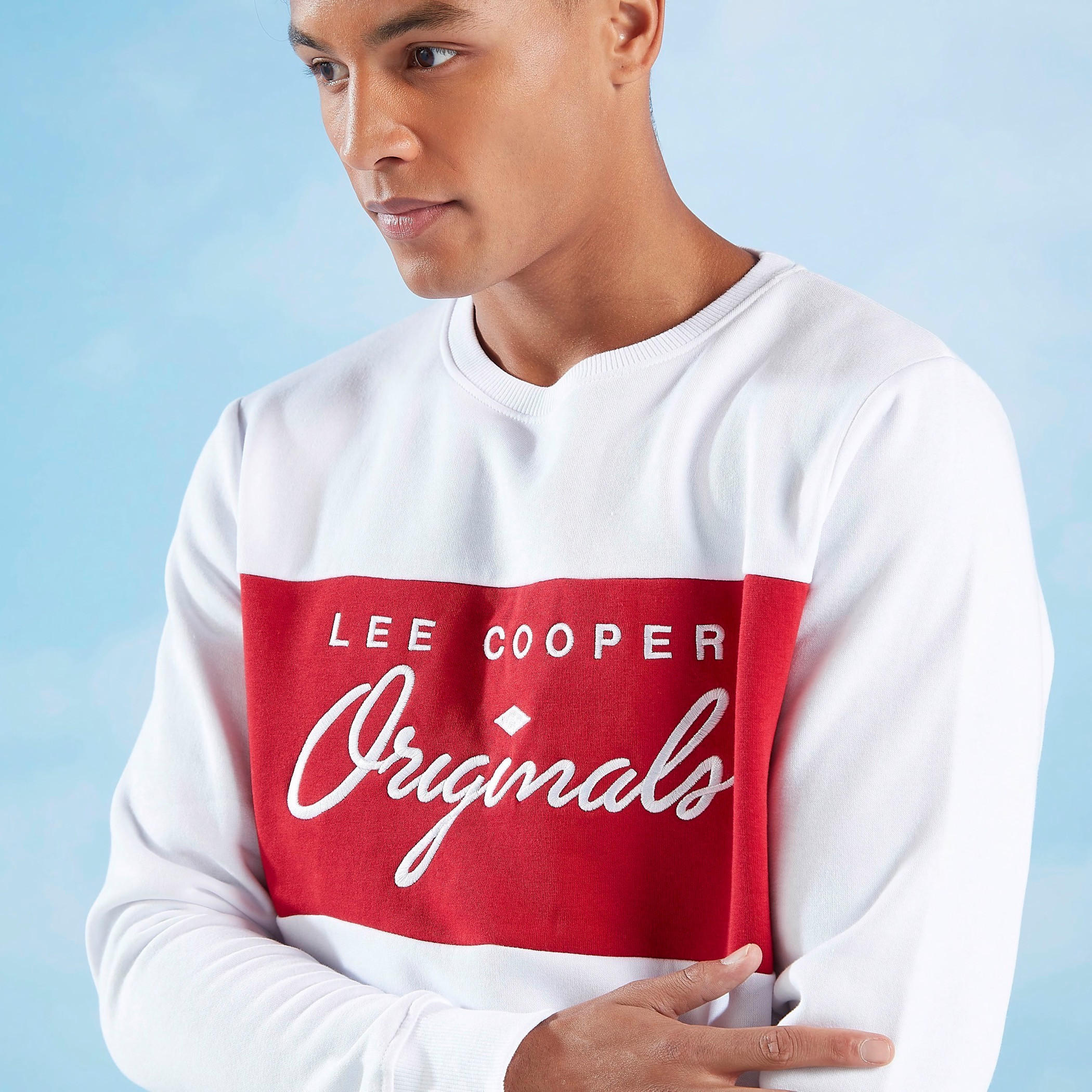سويت شيرت بياقة ضيّقة وأكمام طويلة بطبعات من لي كوبر-men-winterwear-hoodiesandsweatshirts-image-3