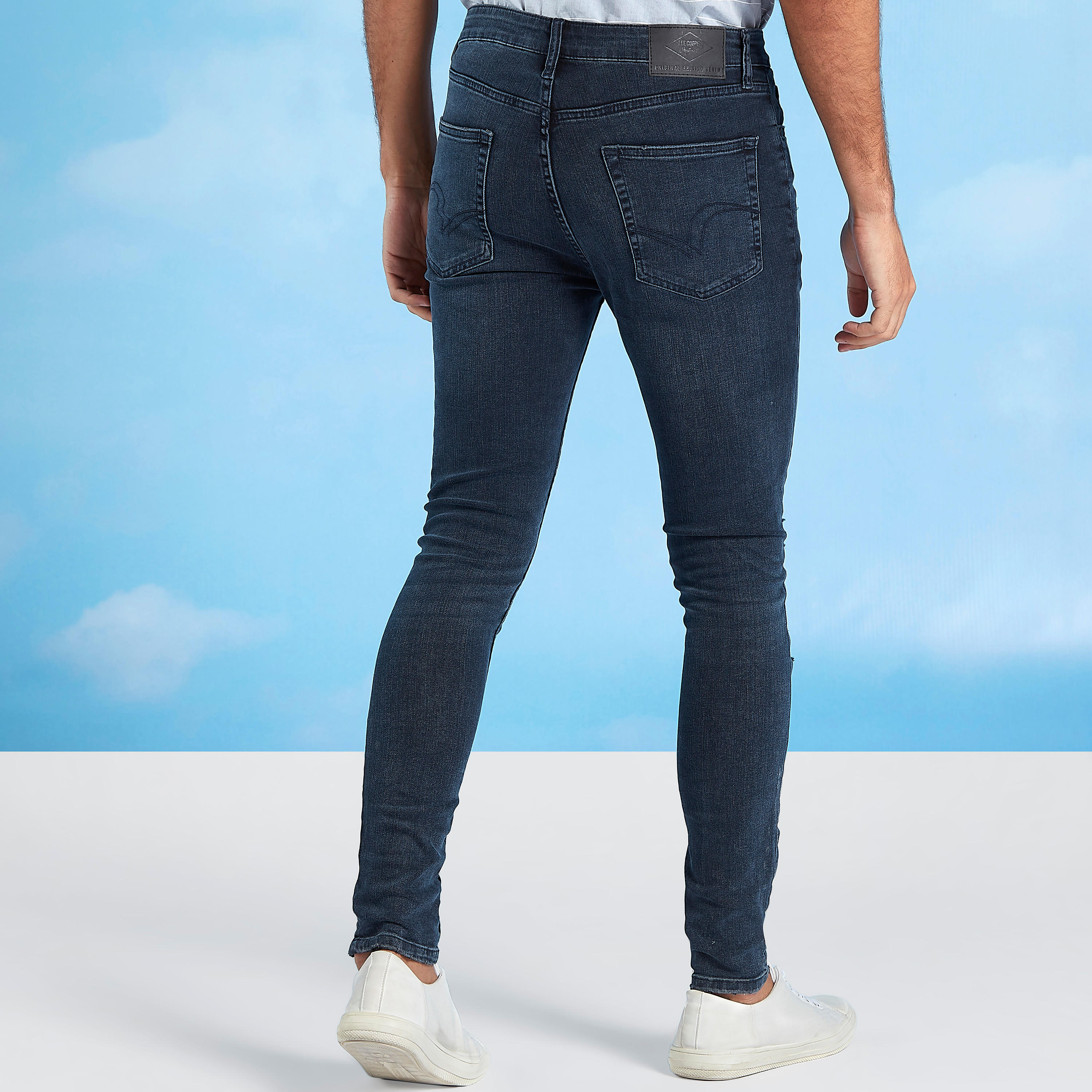 بنطلون جينز ممزق بجيوب وحلقات للحزام من لي كوبر-men-clothing-bottoms-jeans-image-4