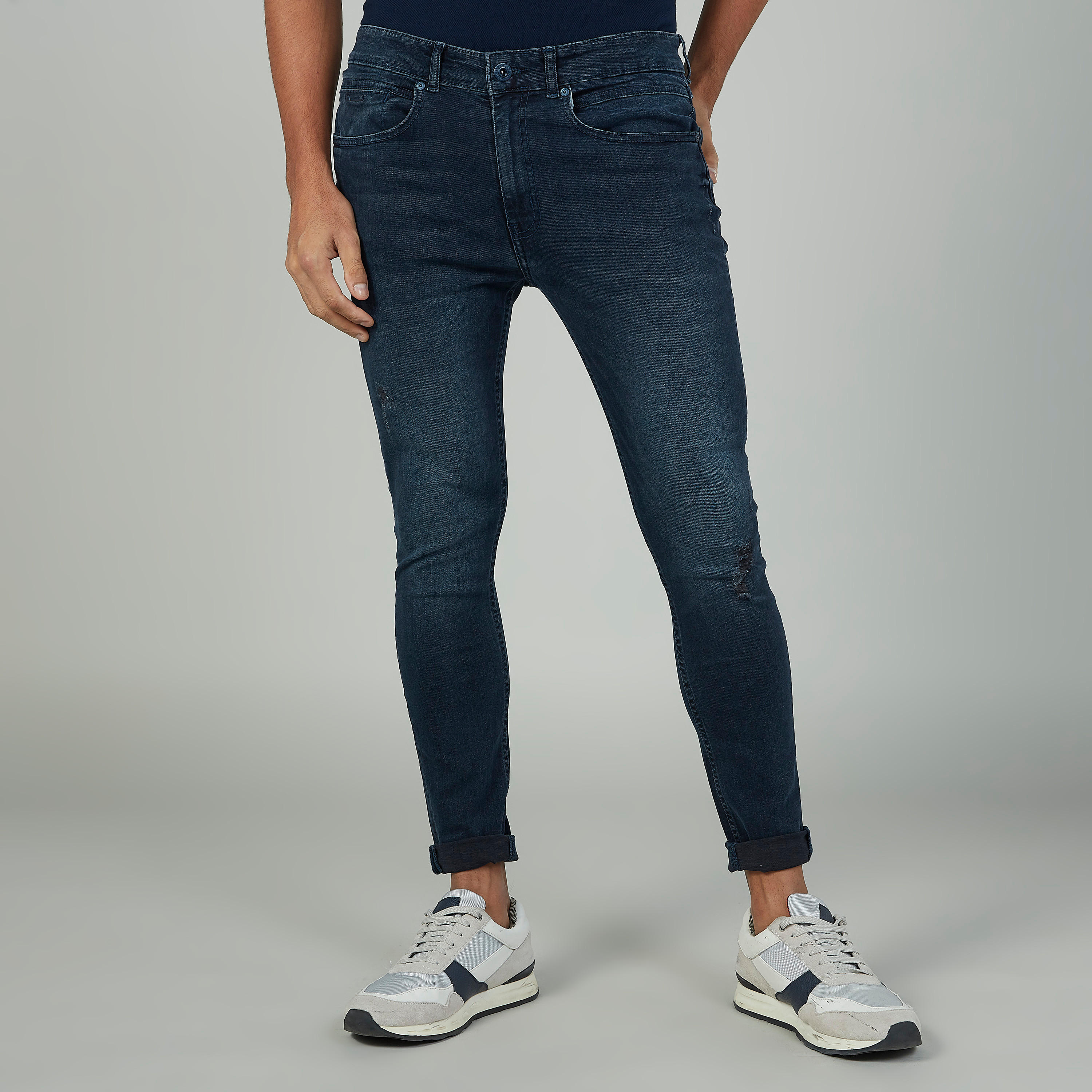 بلوزة مستدامة قصيرة بياقة مستديرة بطبعات من لي كوبر-men-clothing-bottoms-jeans-image-1
