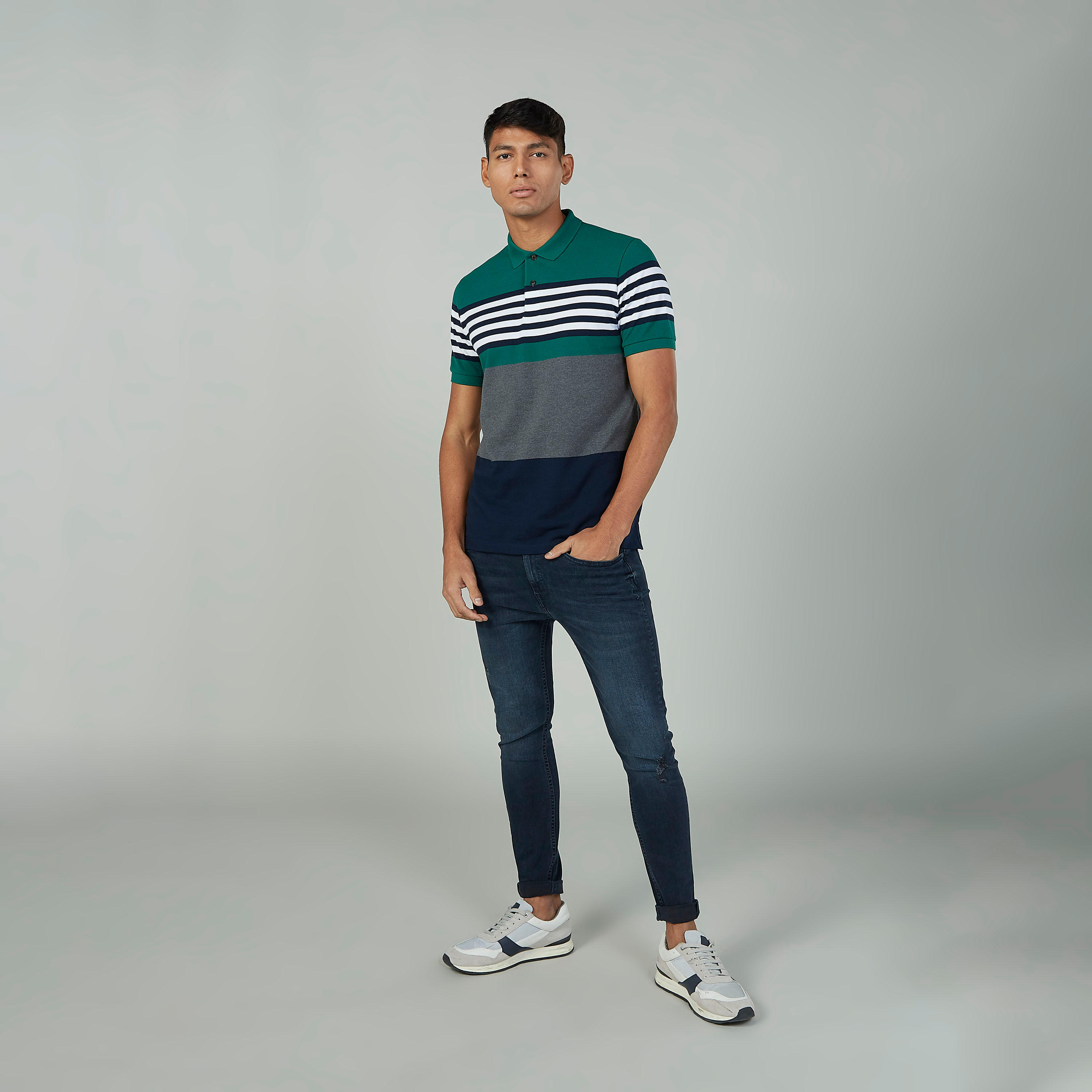 بلوزة مستدامة قصيرة بياقة مستديرة بطبعات من لي كوبر-men-clothing-bottoms-jeans-image-2