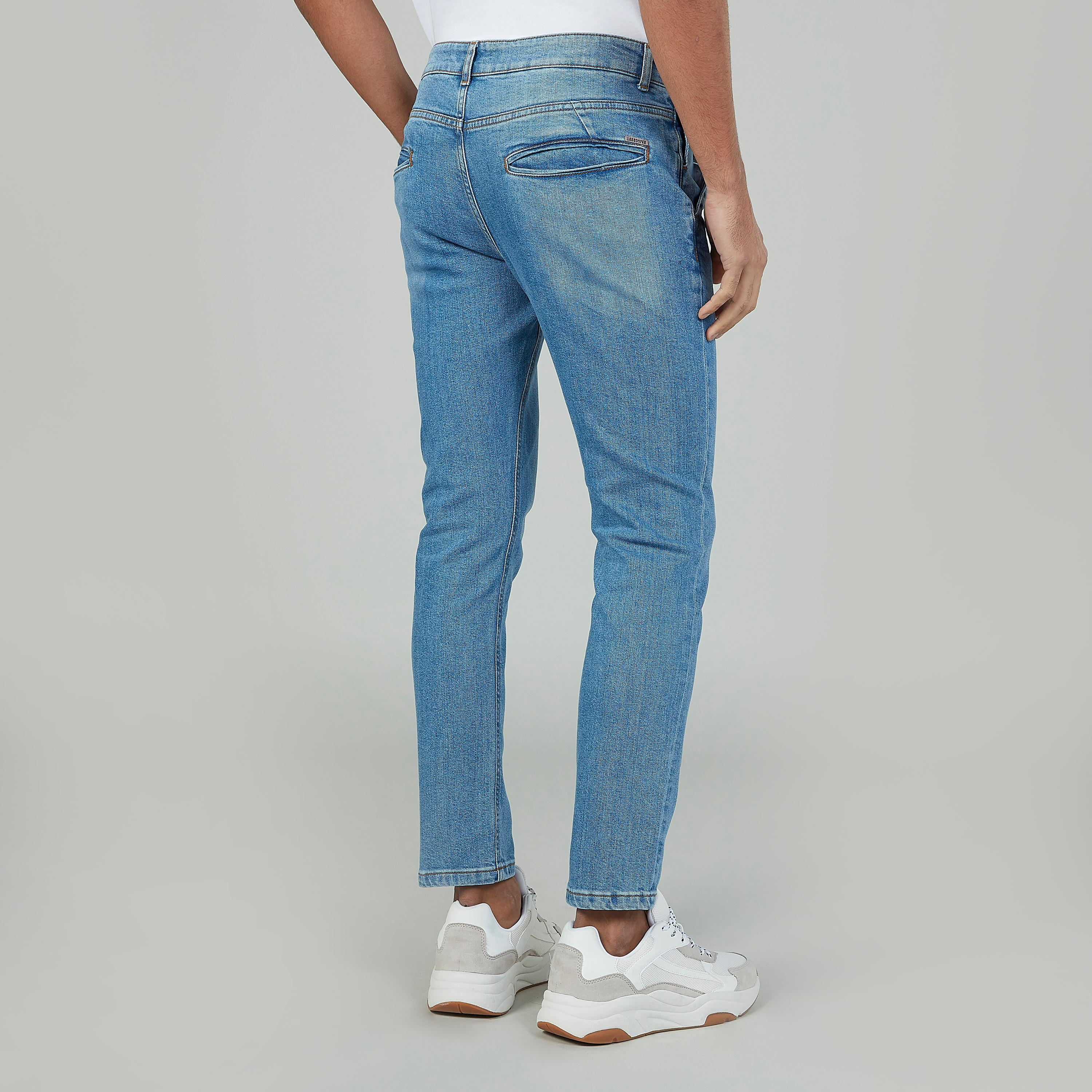 بنطلون جينز سادة طويل بجيوب وحلقات للحزام من لي كوبر-men-clothing-bottoms-jeans-image-4