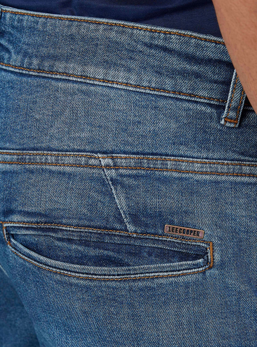بنطلون جينز سادة طويل بجيوب وحلقات للحزام من لي كوبر-men-clothing-bottoms-jeans-image-3
