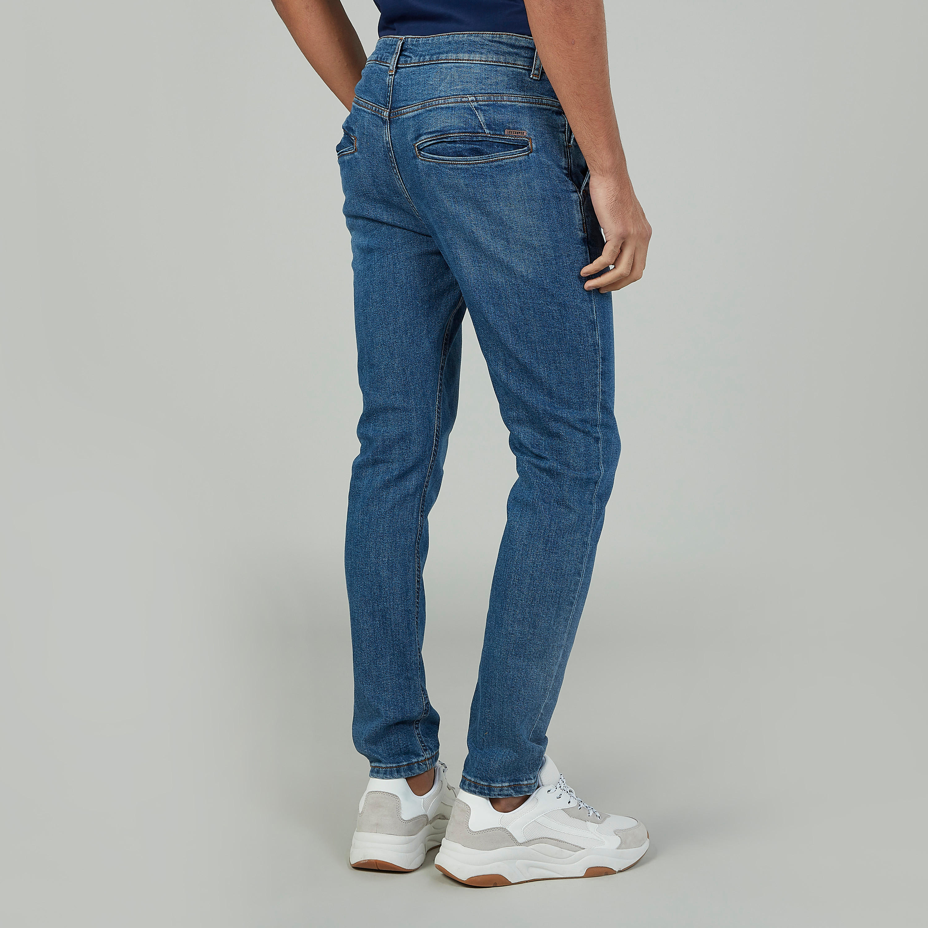 بنطلون جينز سادة طويل بجيوب وحلقات للحزام من لي كوبر-men-clothing-bottoms-jeans-image-4