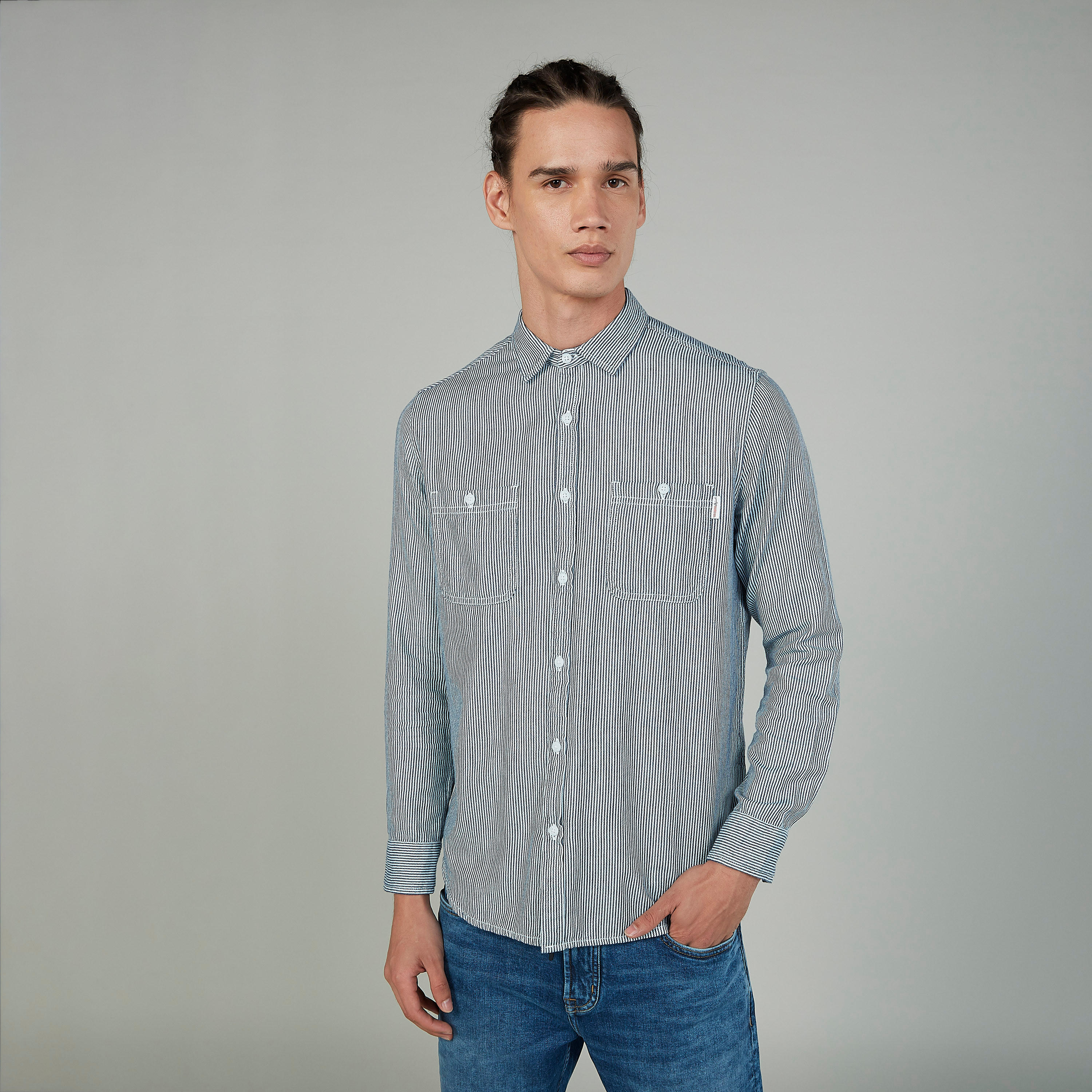 تيشيرت مستدام سليم بياقة ضيّقة وطبعات سمايلي وورلد -men-clothing-shirts-image-5
