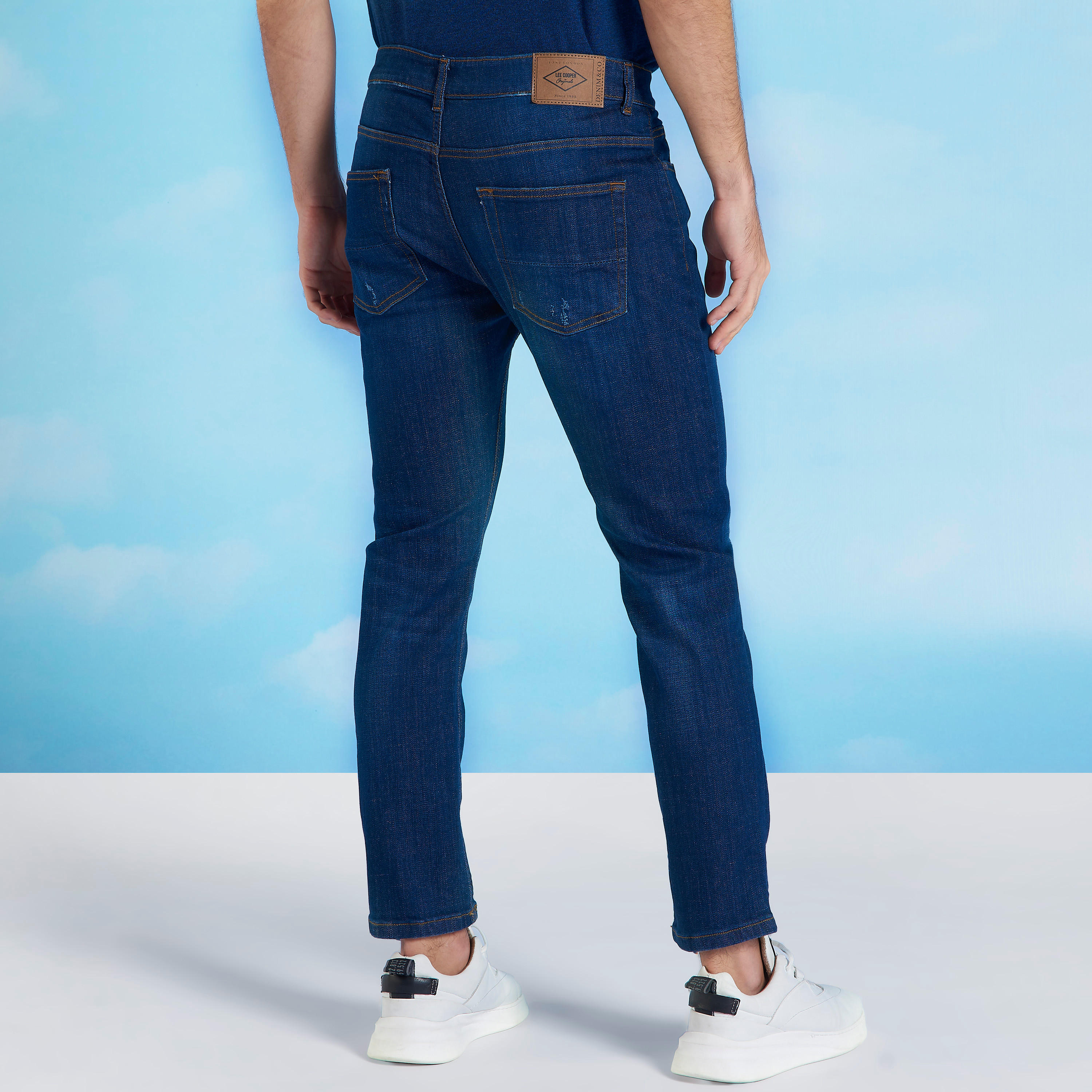 بنطلون جينز ممزق بجيوب وحلقات للحزام من لي كوبر-men-clothing-bottoms-jeans-image-6